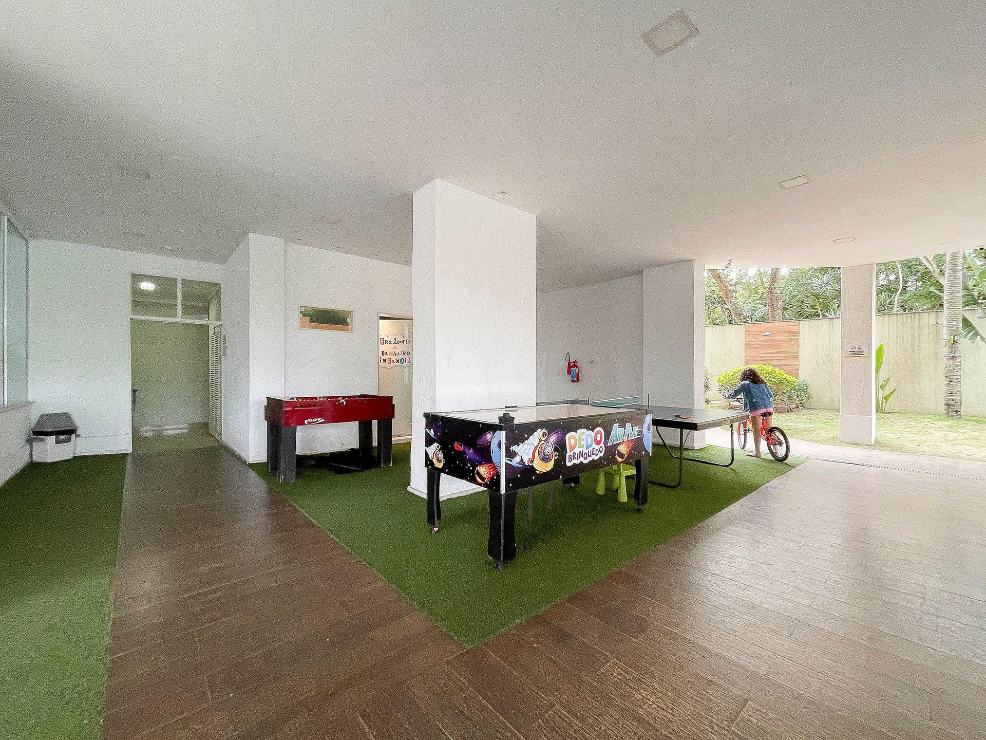 image-housing-carousel