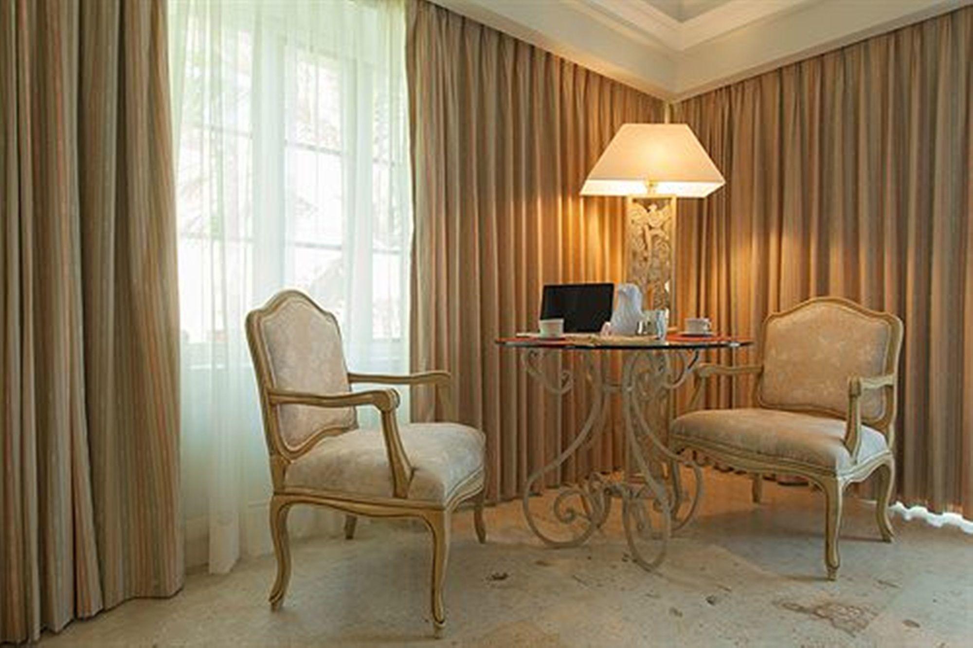 Deluxe Room King Size Bed