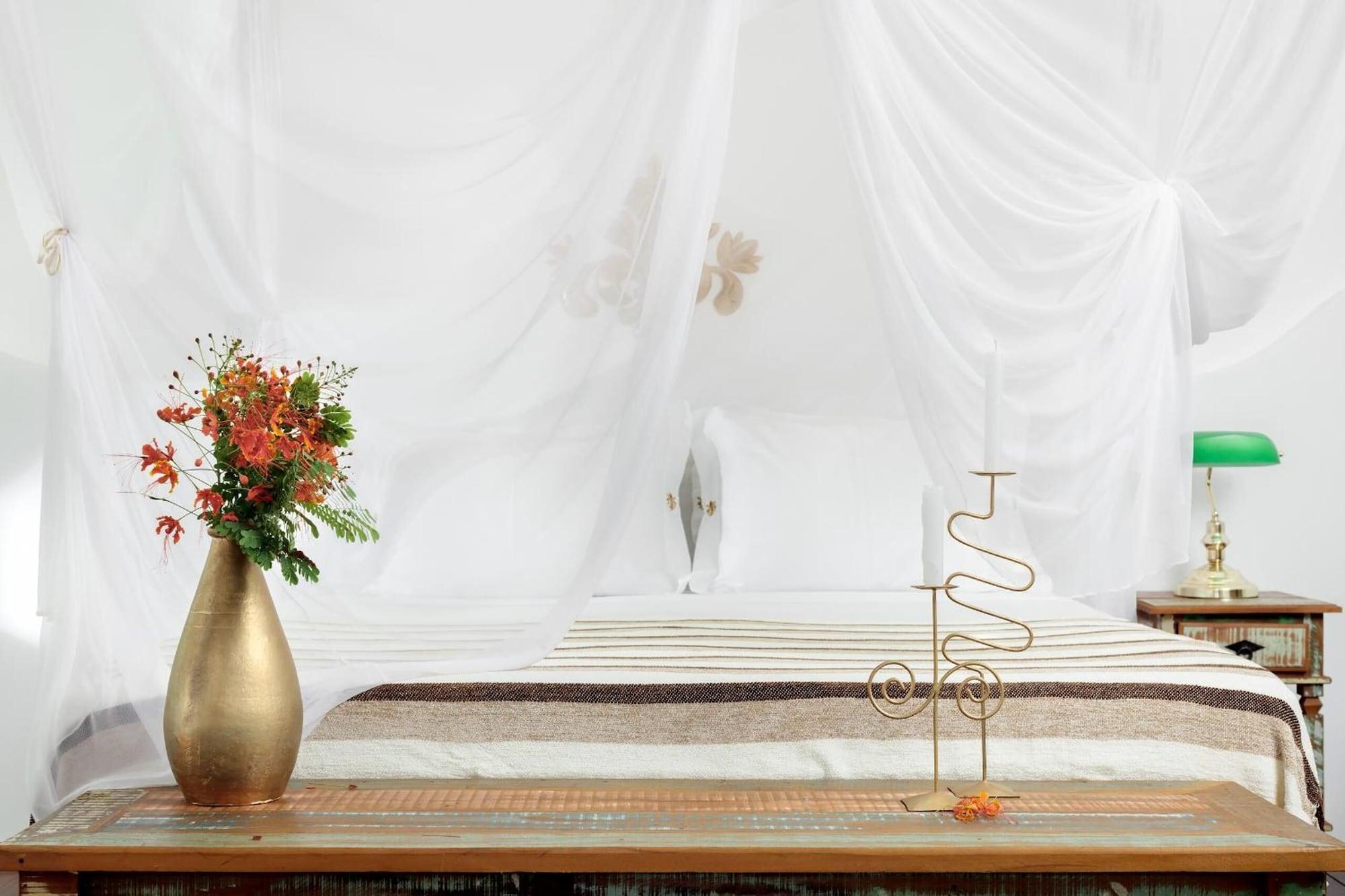 image-housing-carousel