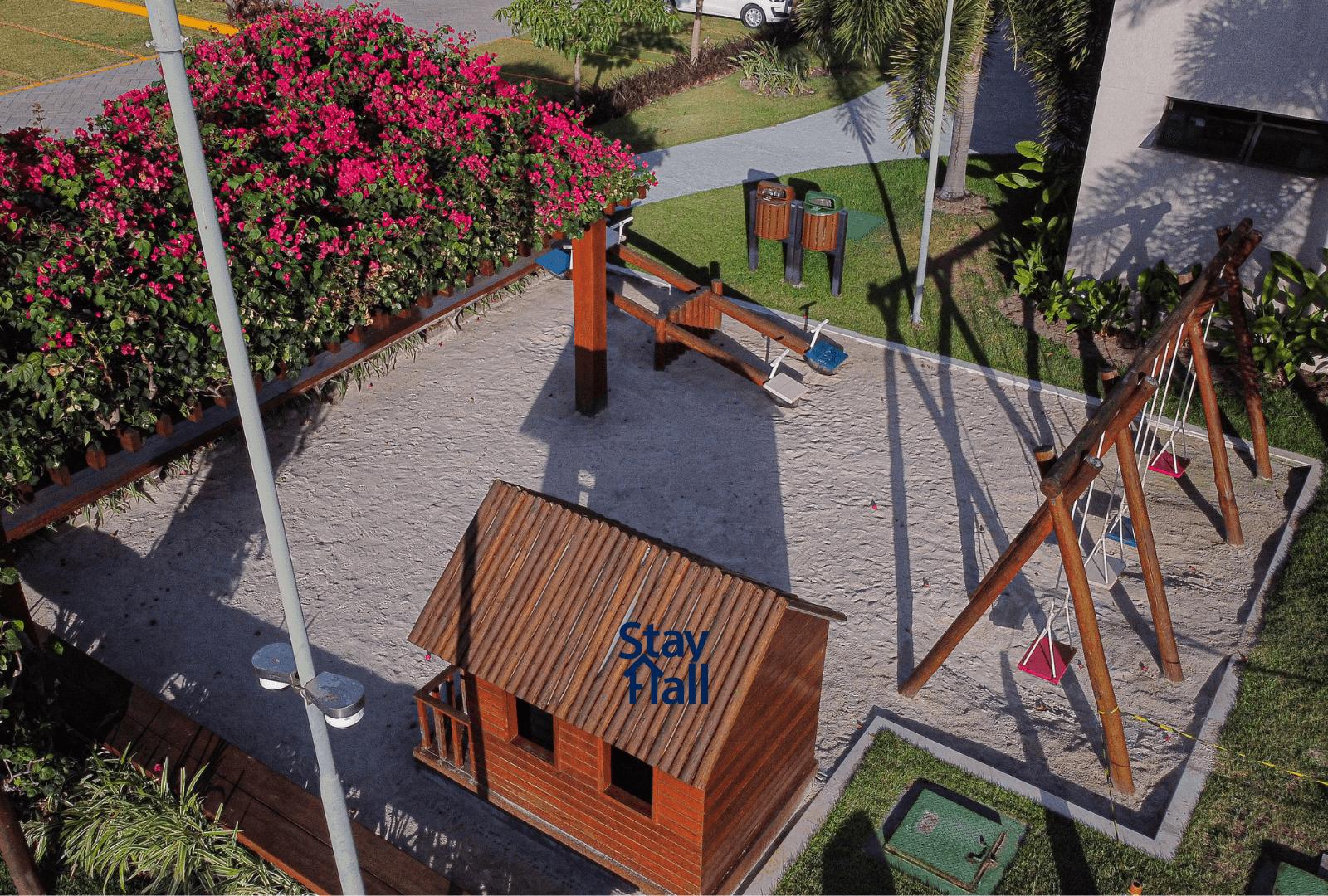 image-housing-carousel