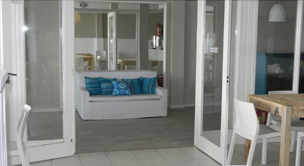 image-housing-carousel