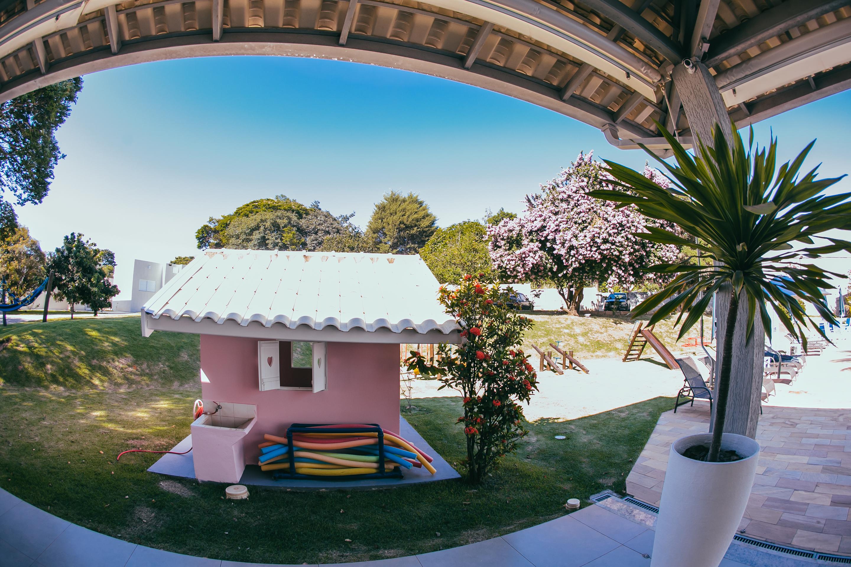 image-housing-carousel
