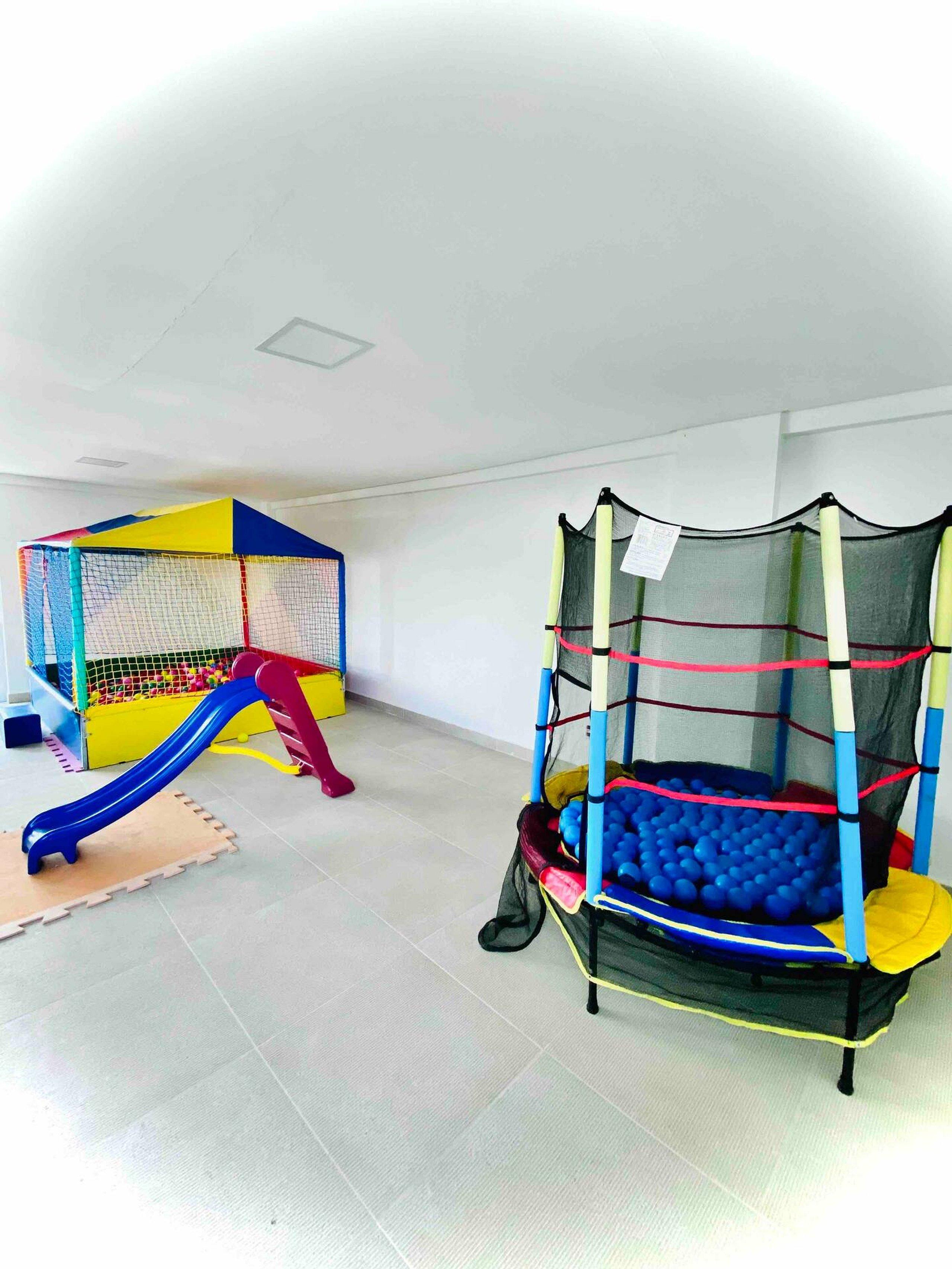 image-housing-carousel