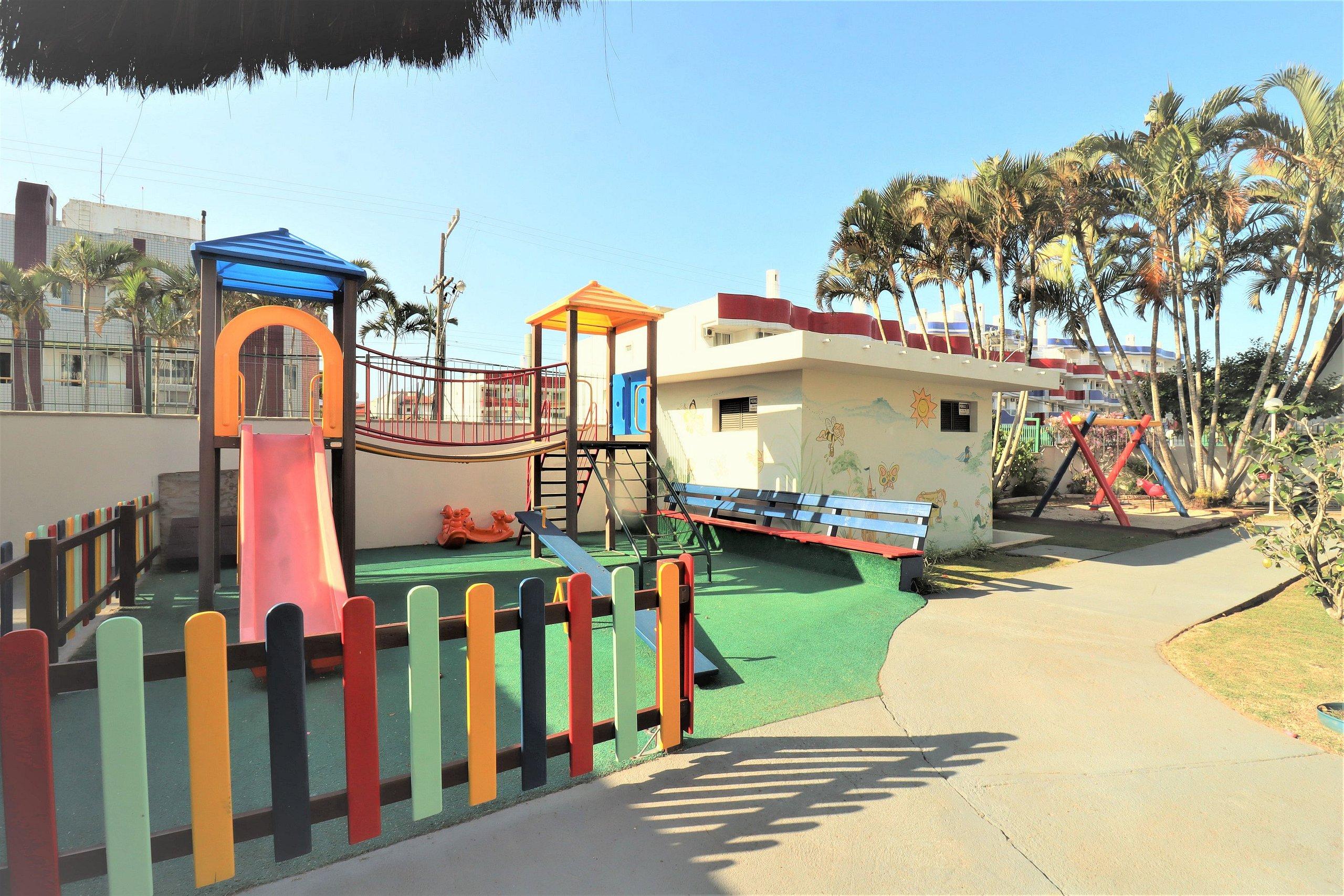 image-housing-carousel