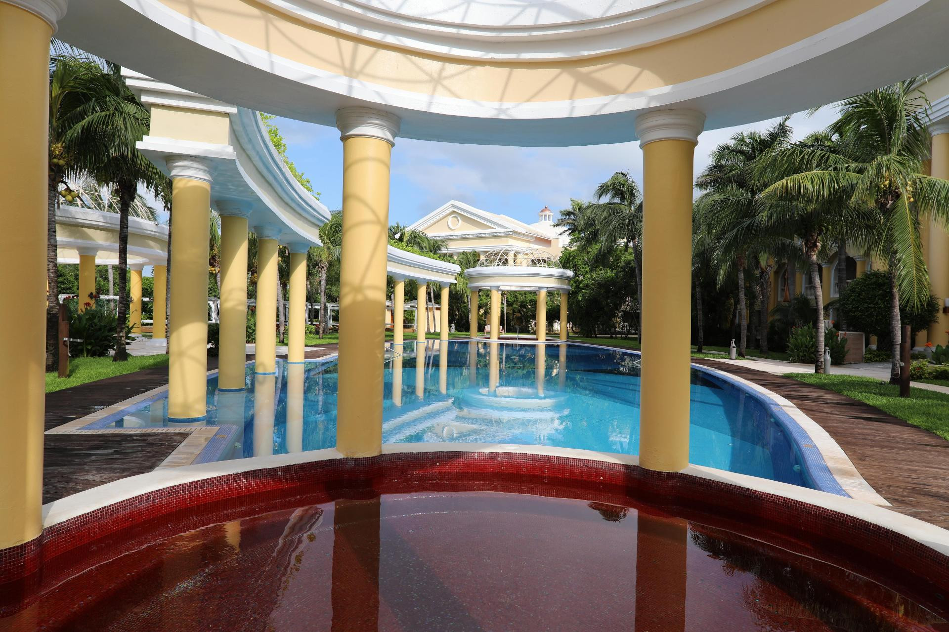 image-housing-carousel
