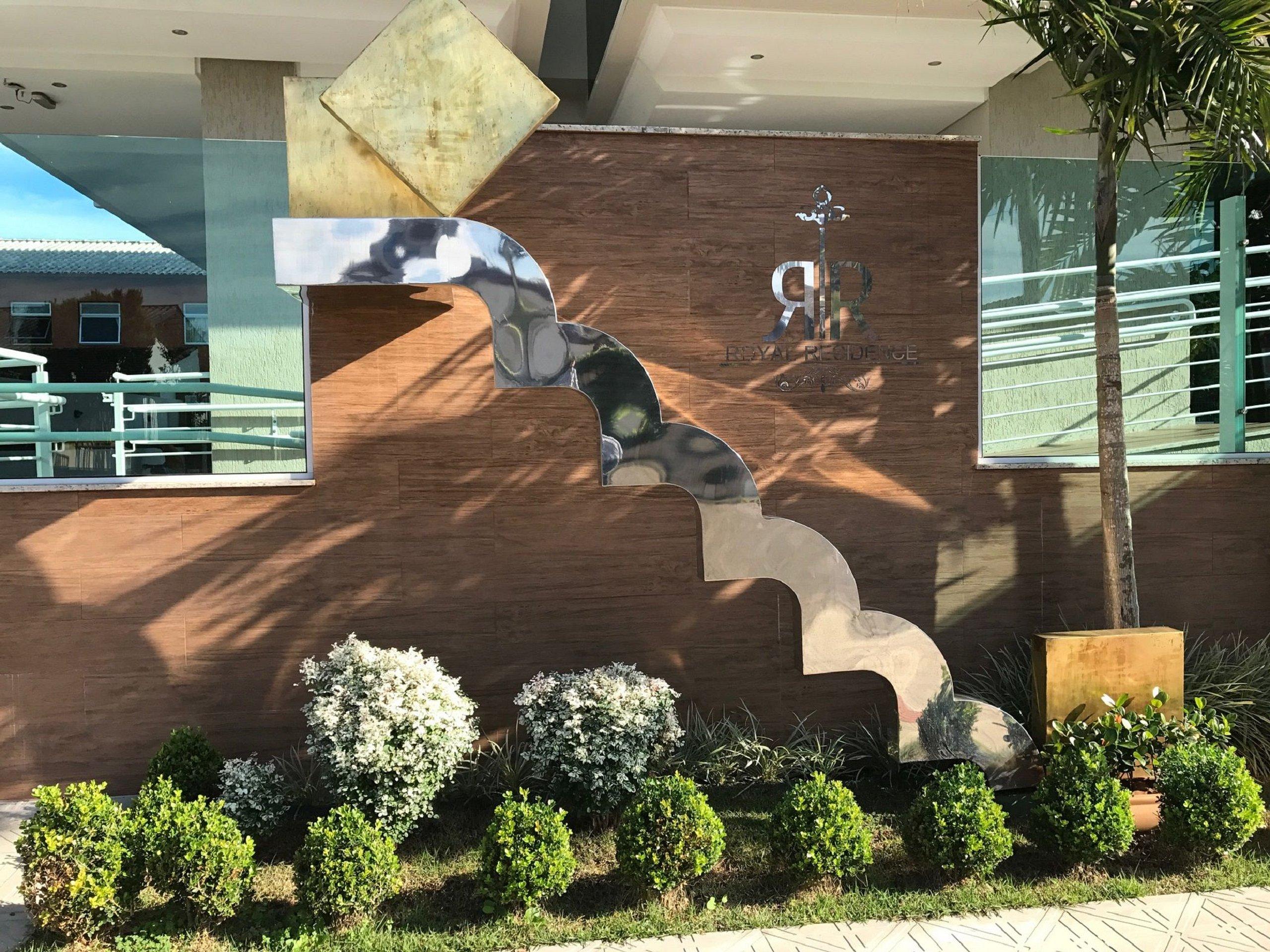 image-housing-carousel