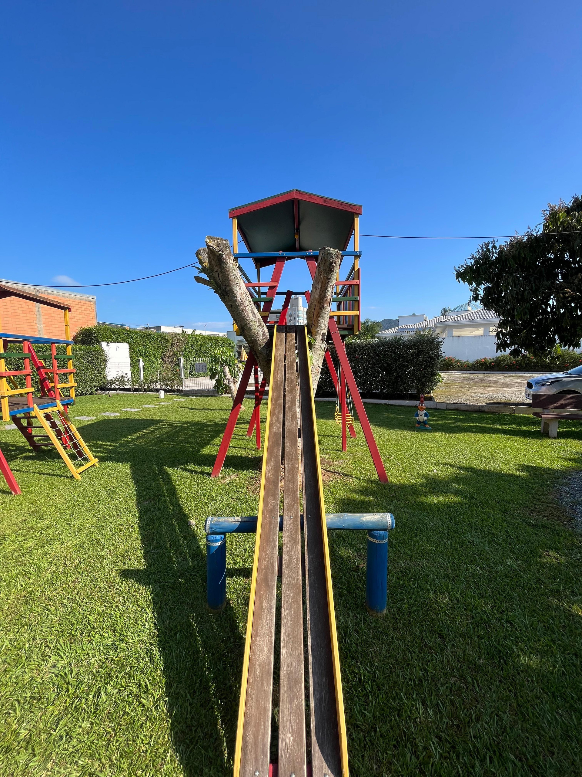 image-housing-carousel