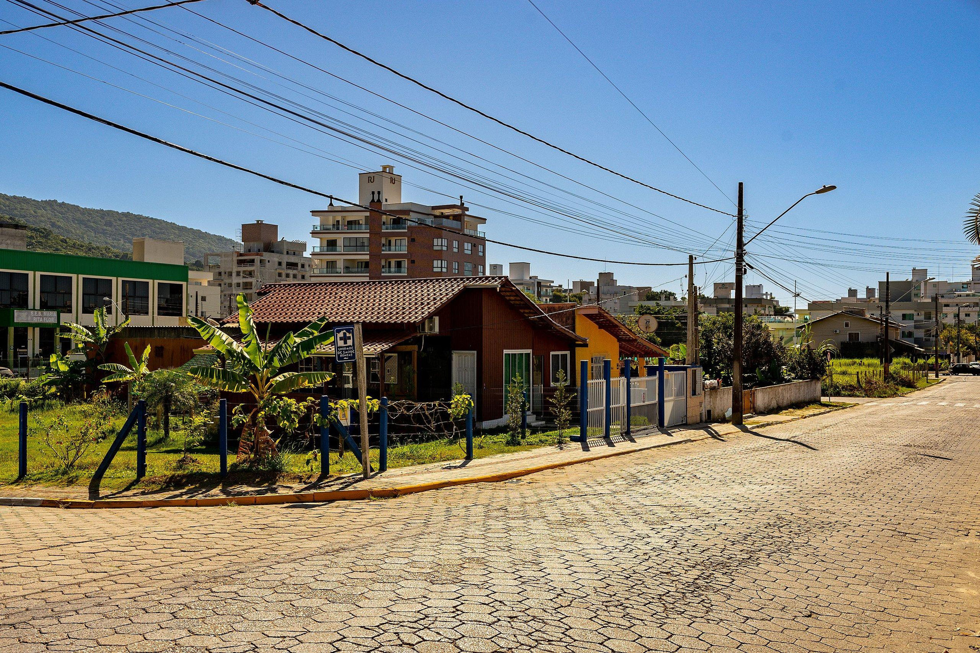 image-housing-carousel
