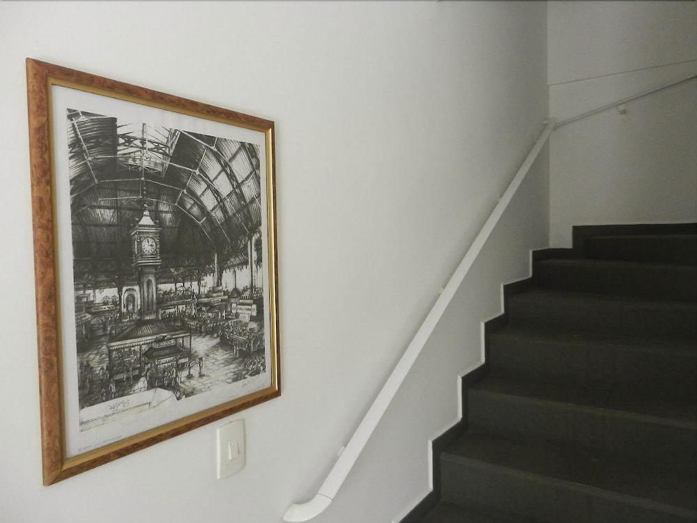 image-housing-carousel