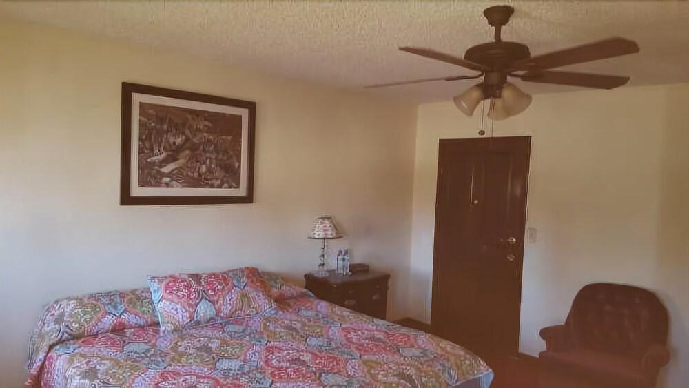 image-housing-carousel