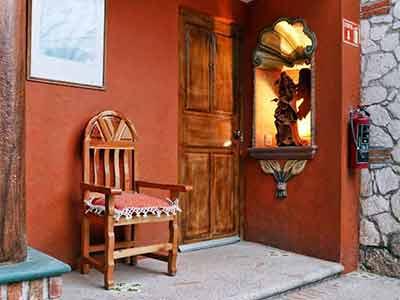 image-housing-carousel