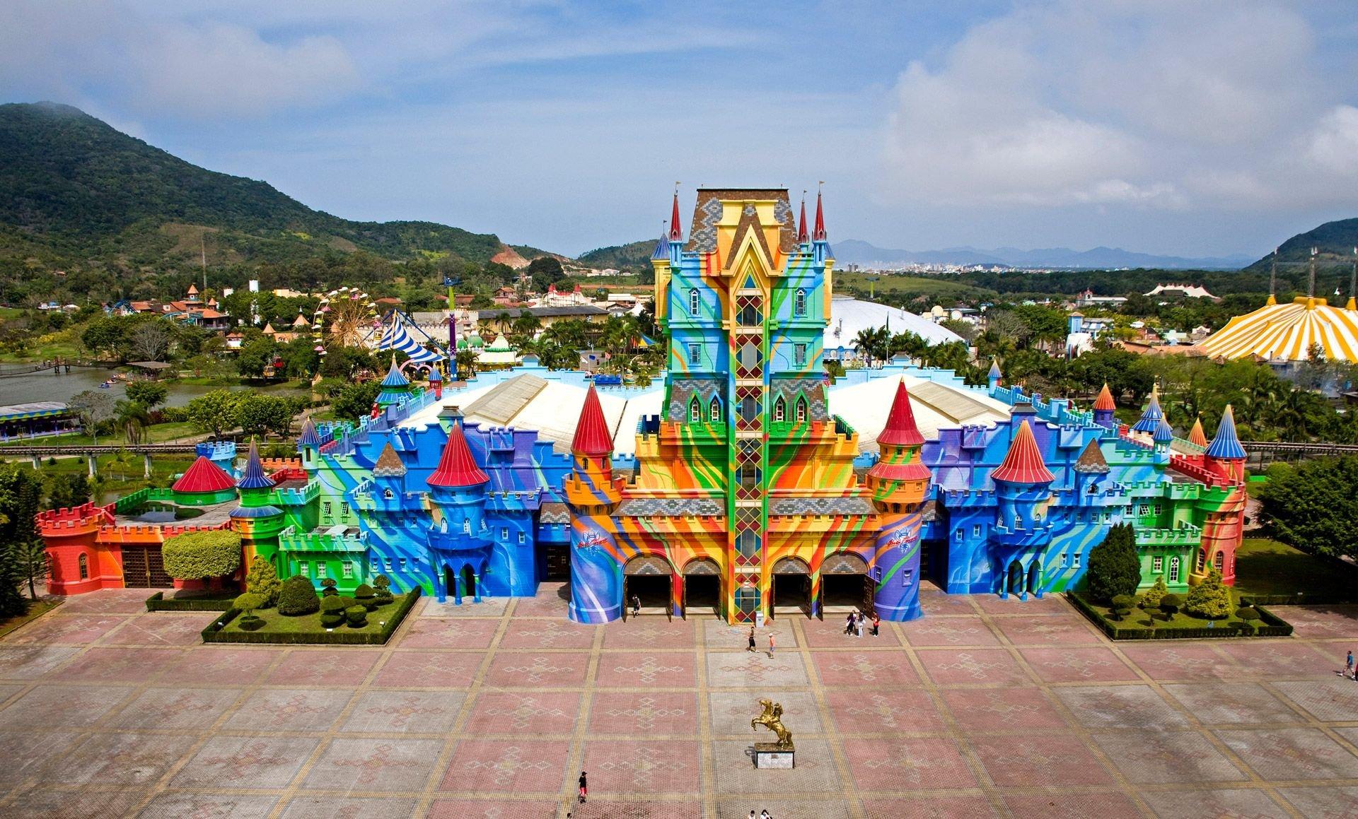 image-housing-carousel