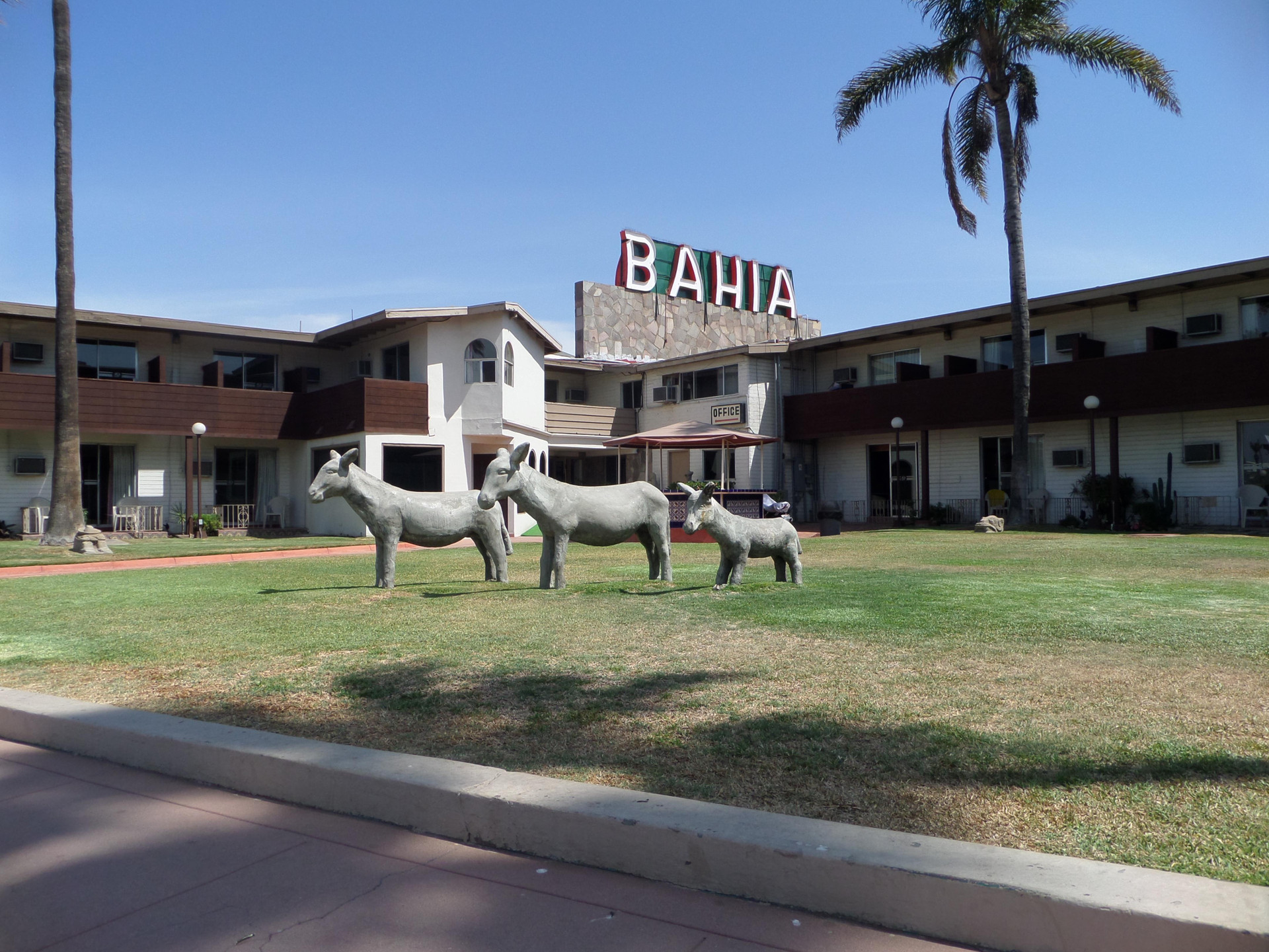 image-housing-carousel