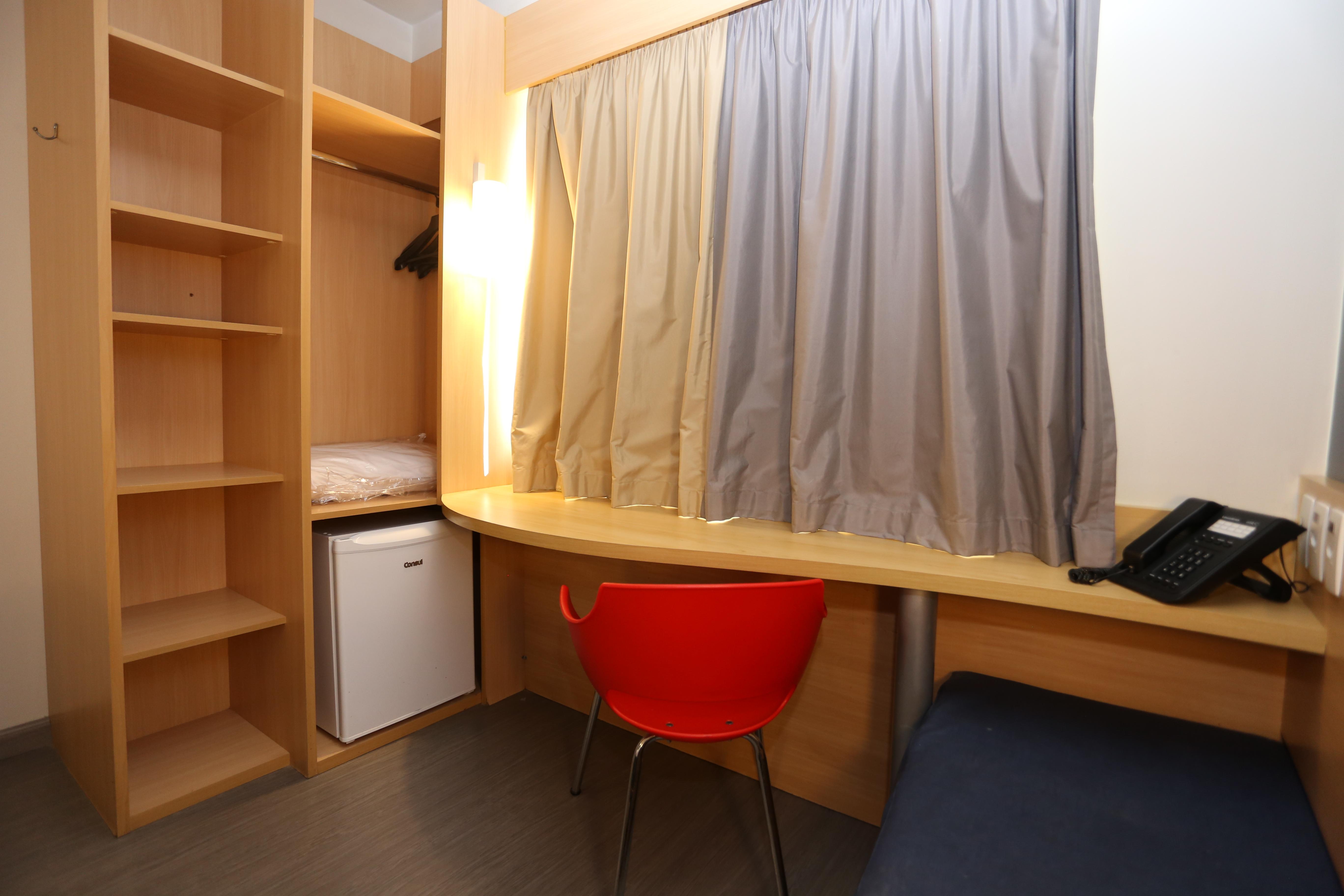 image-housing-carousel