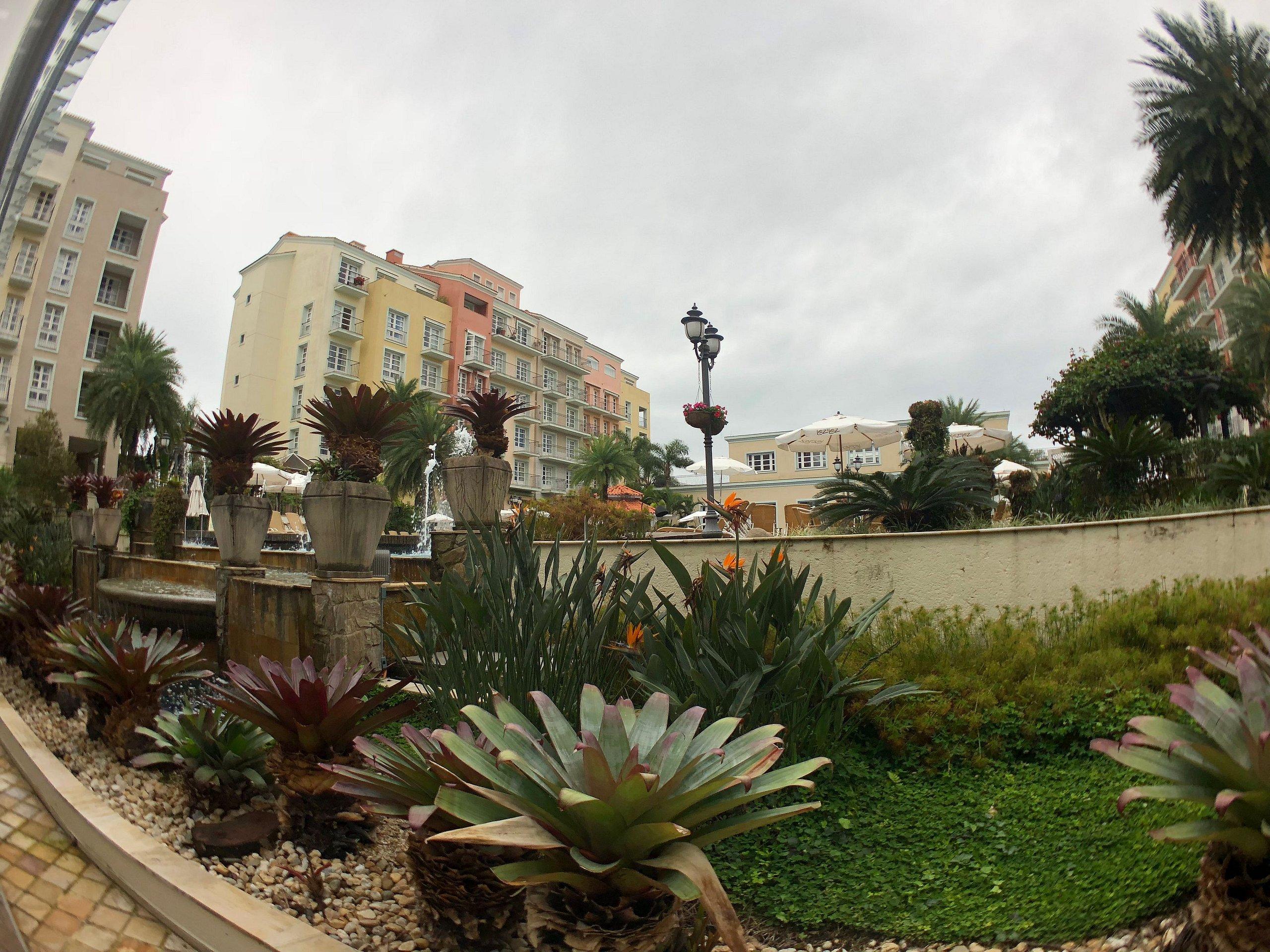 image-housing-carousel