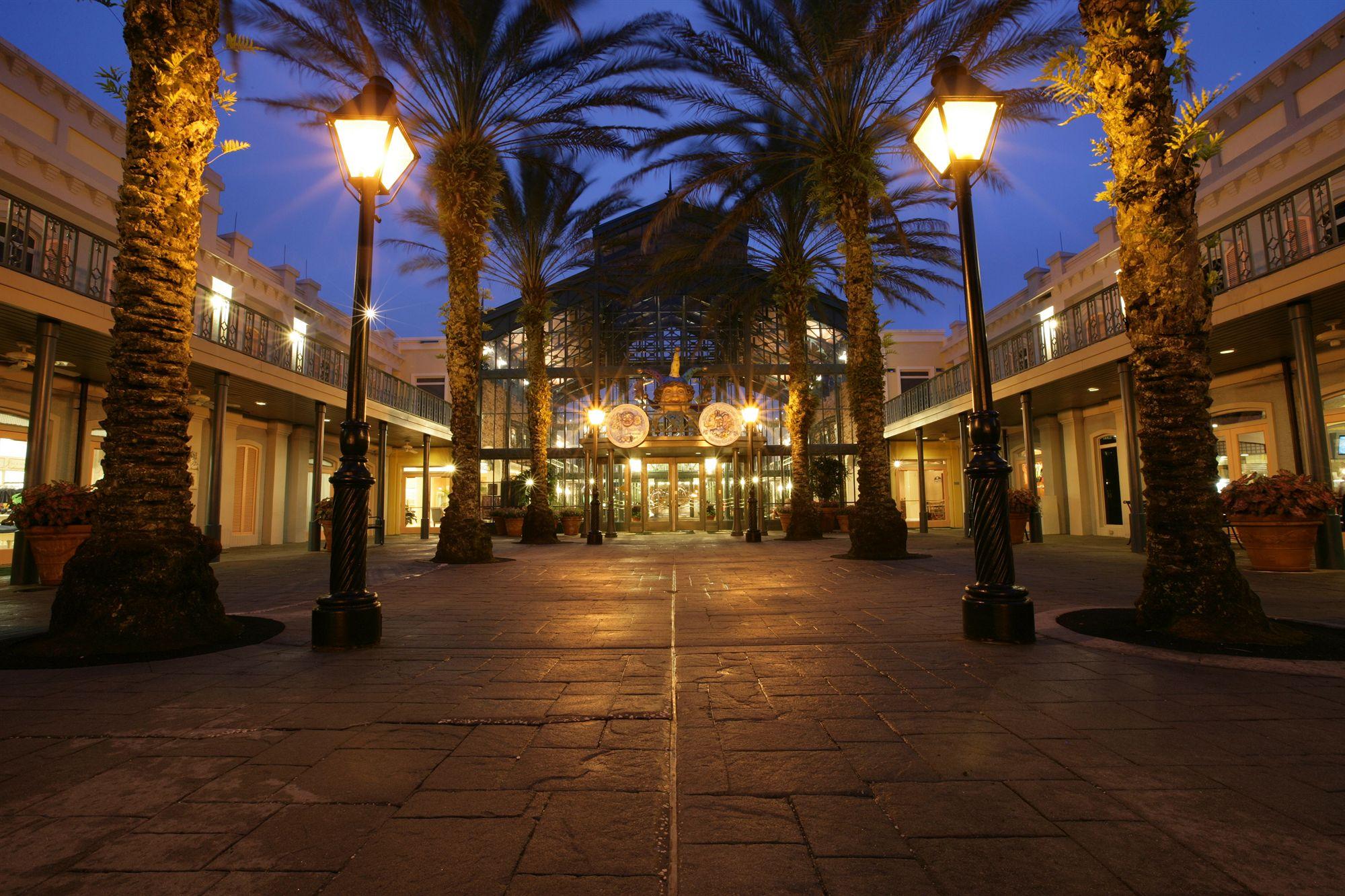 image-housing-carousel