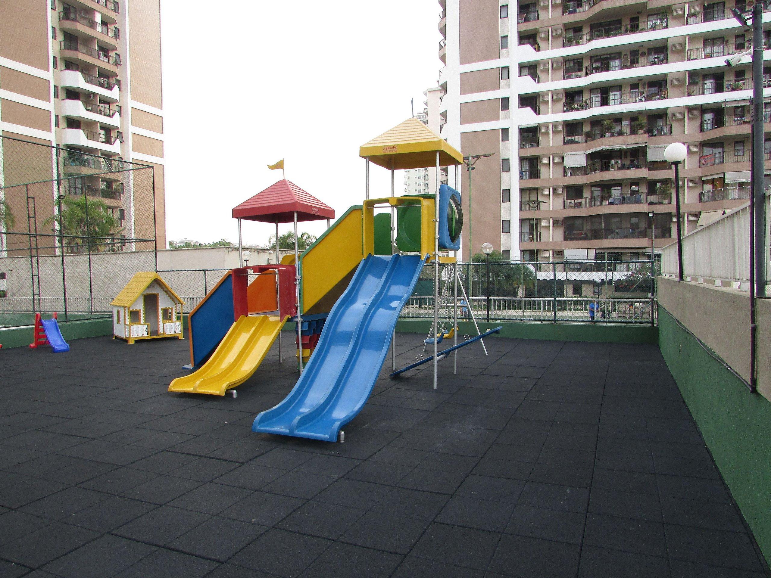 image-housing-carousel