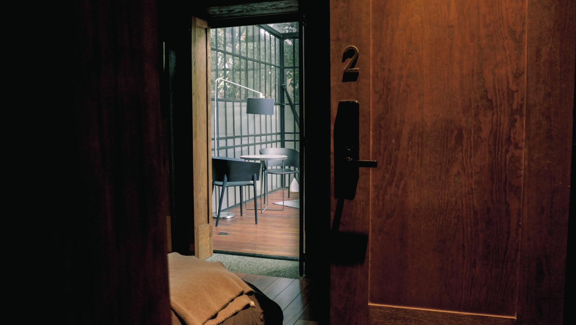image-housing-carousel