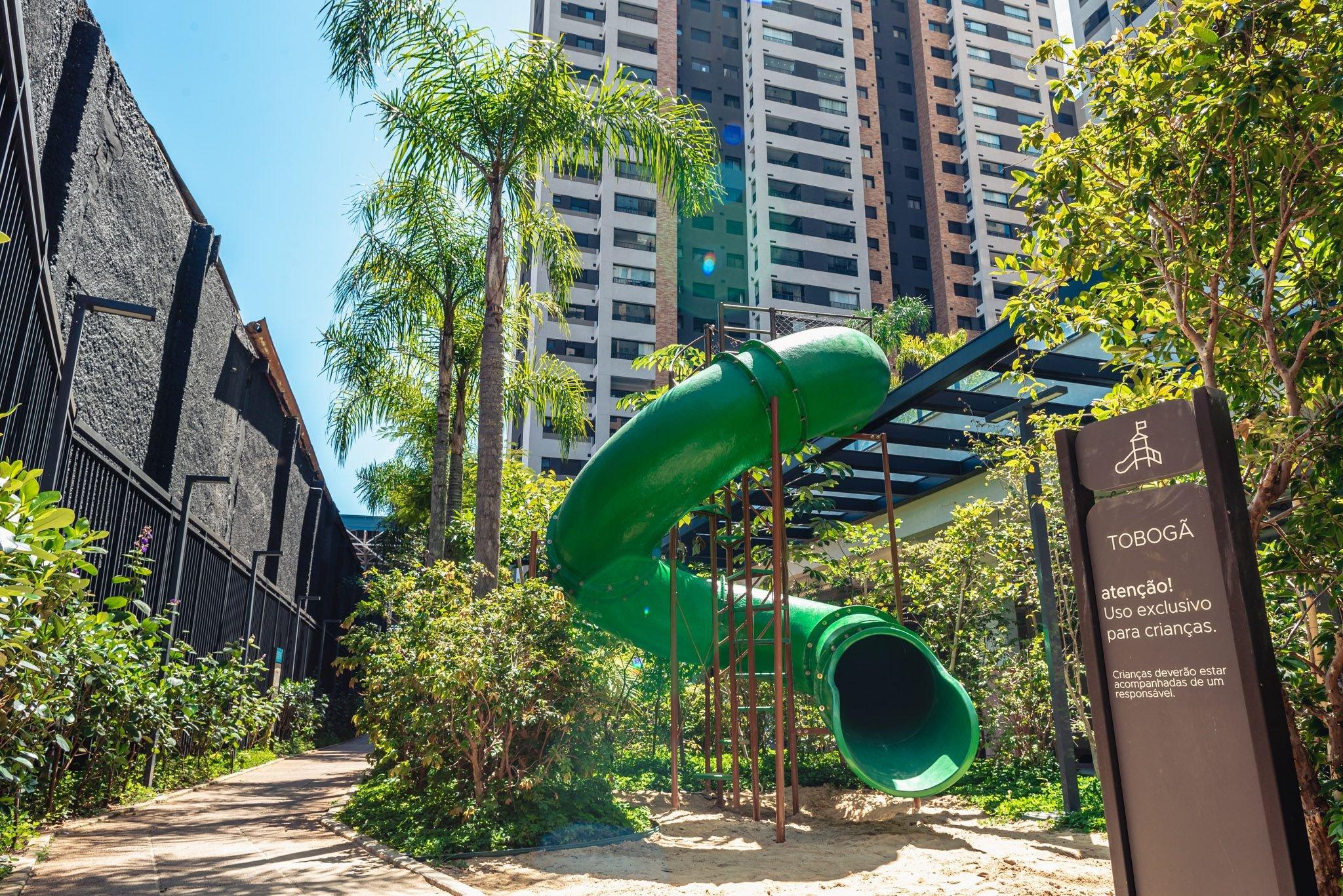 image-housing-carousel
