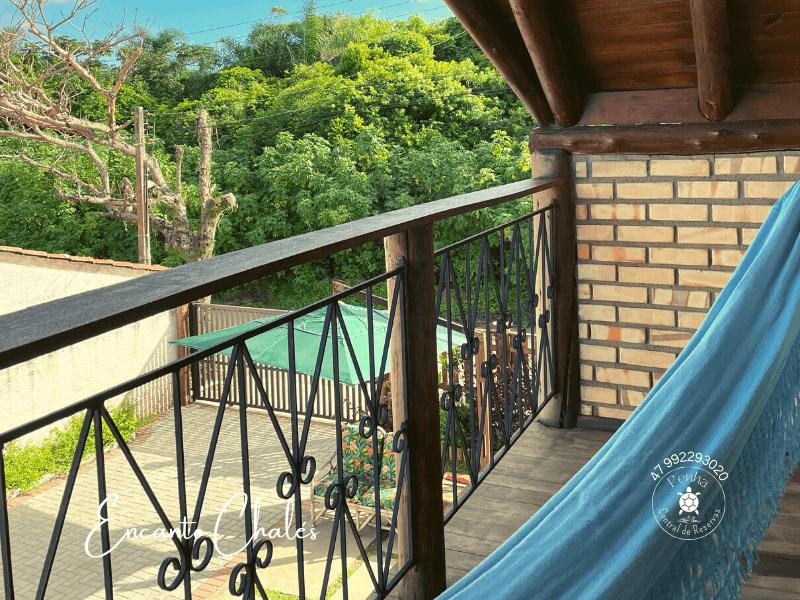 image-housing-carousel