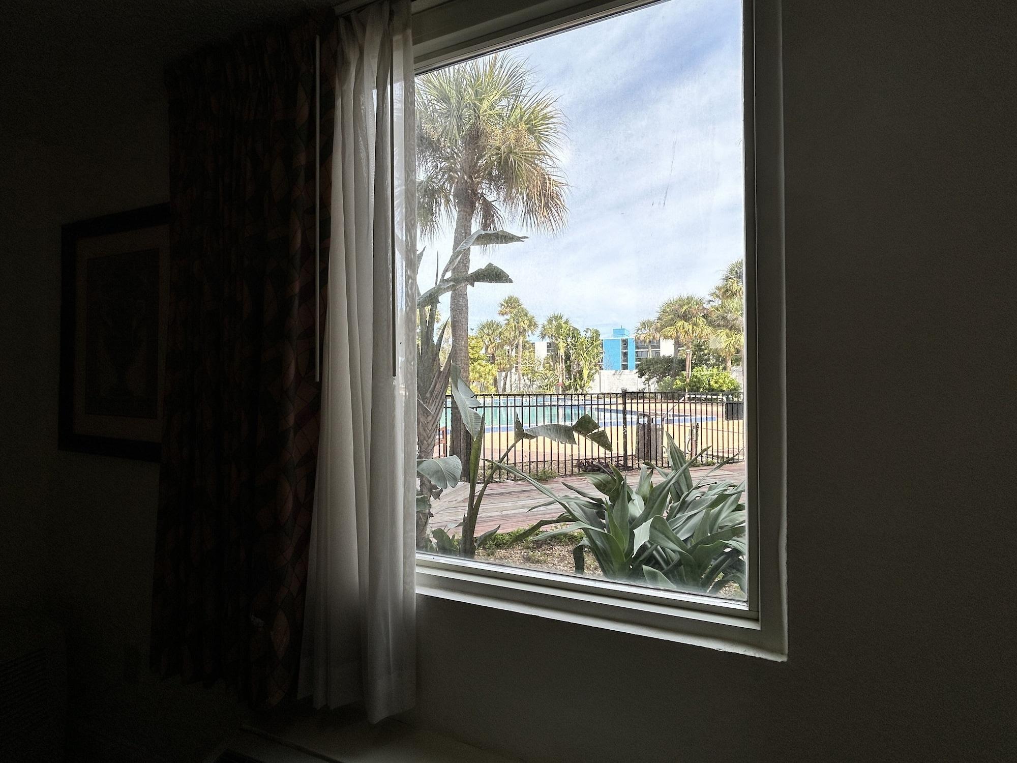 image-housing-carousel