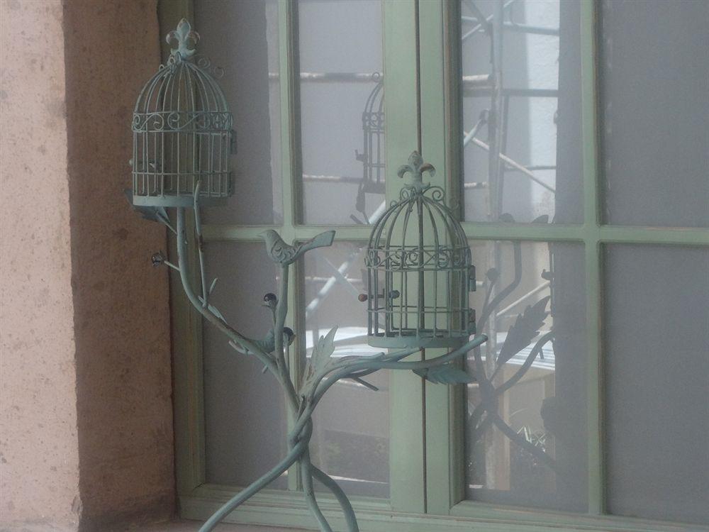 image-housing-carousel
