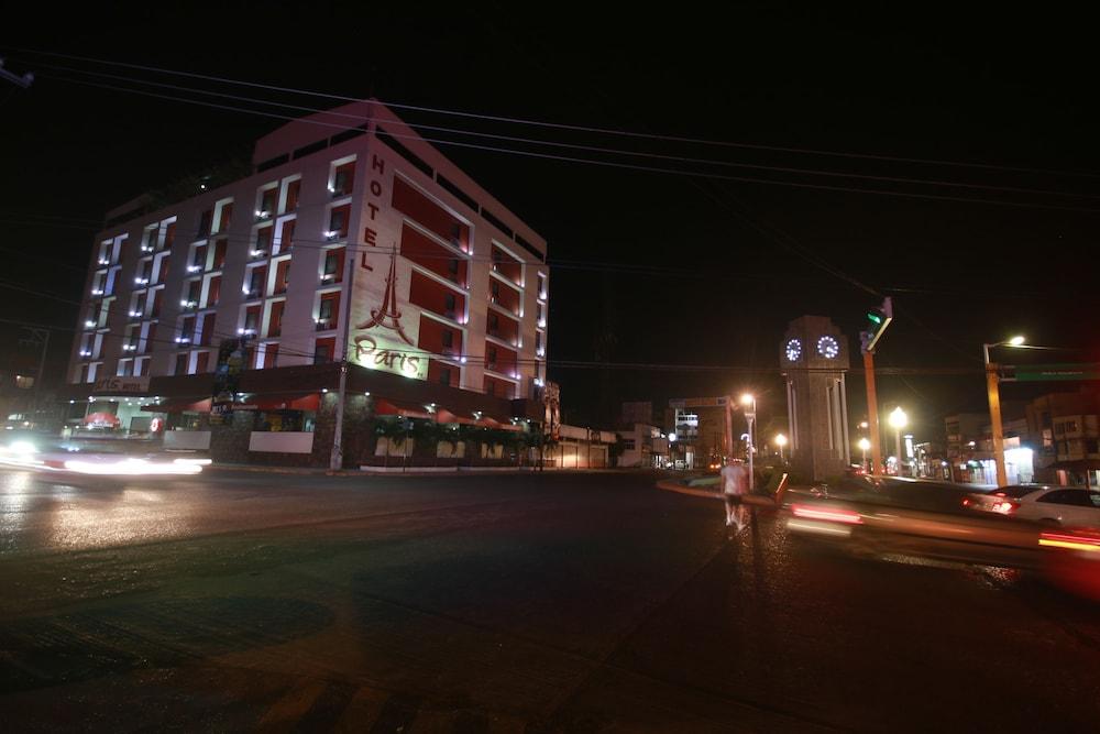 image-housing-carousel