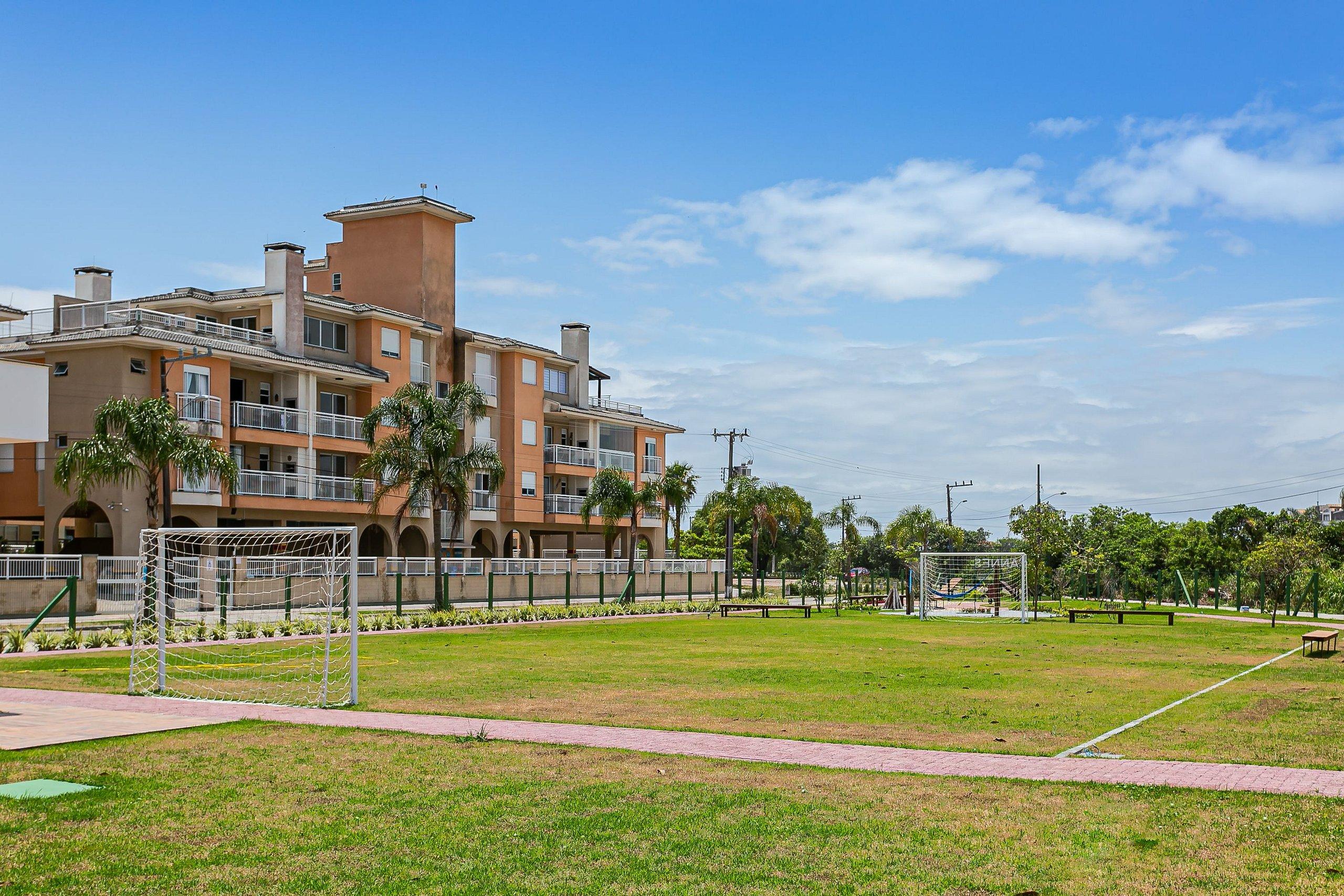 image-housing-carousel