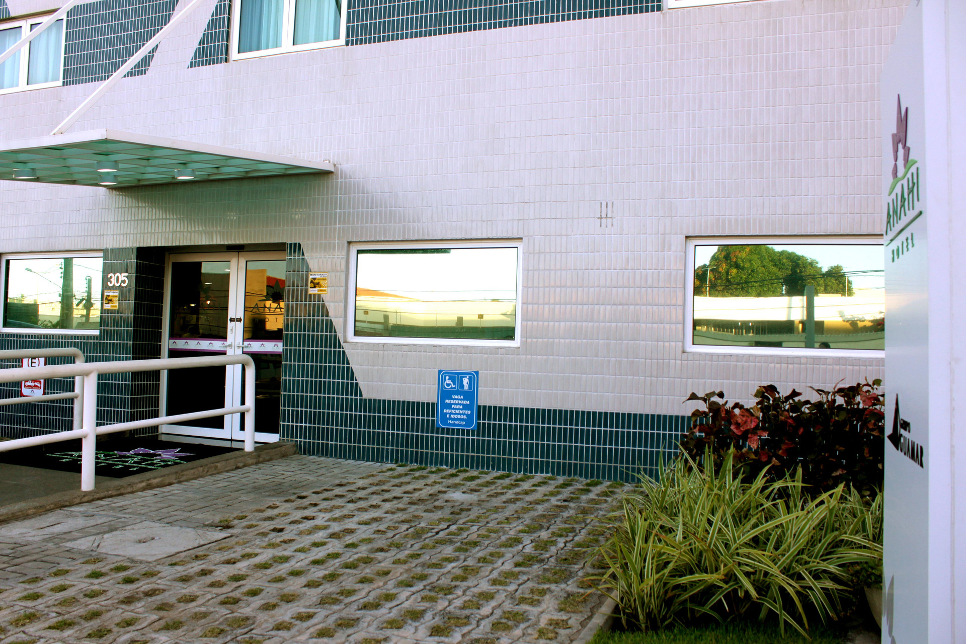 image-housing-carousel