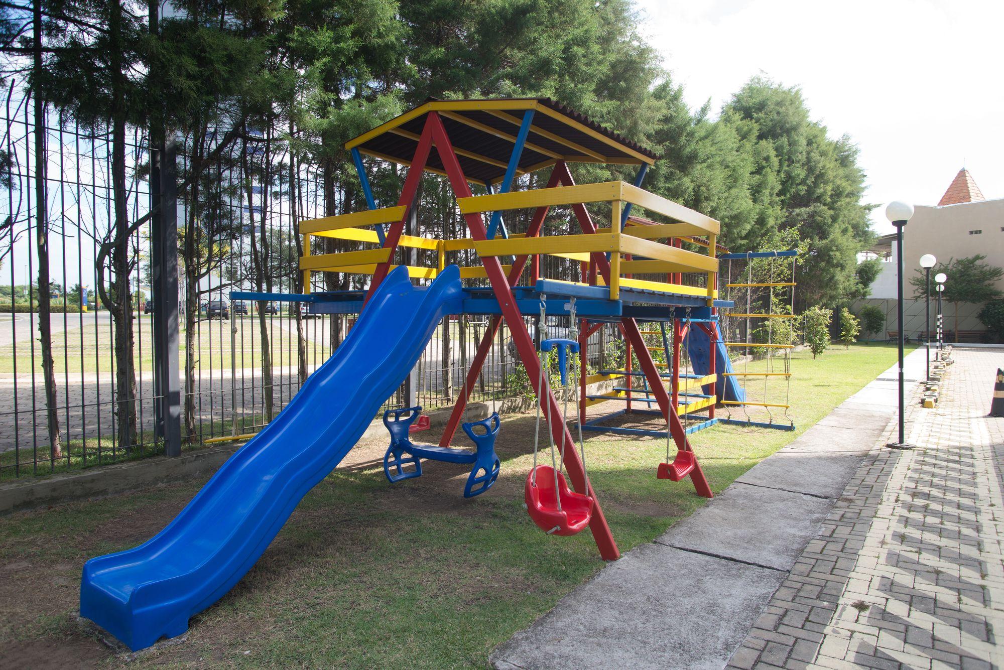 image-housing-carousel
