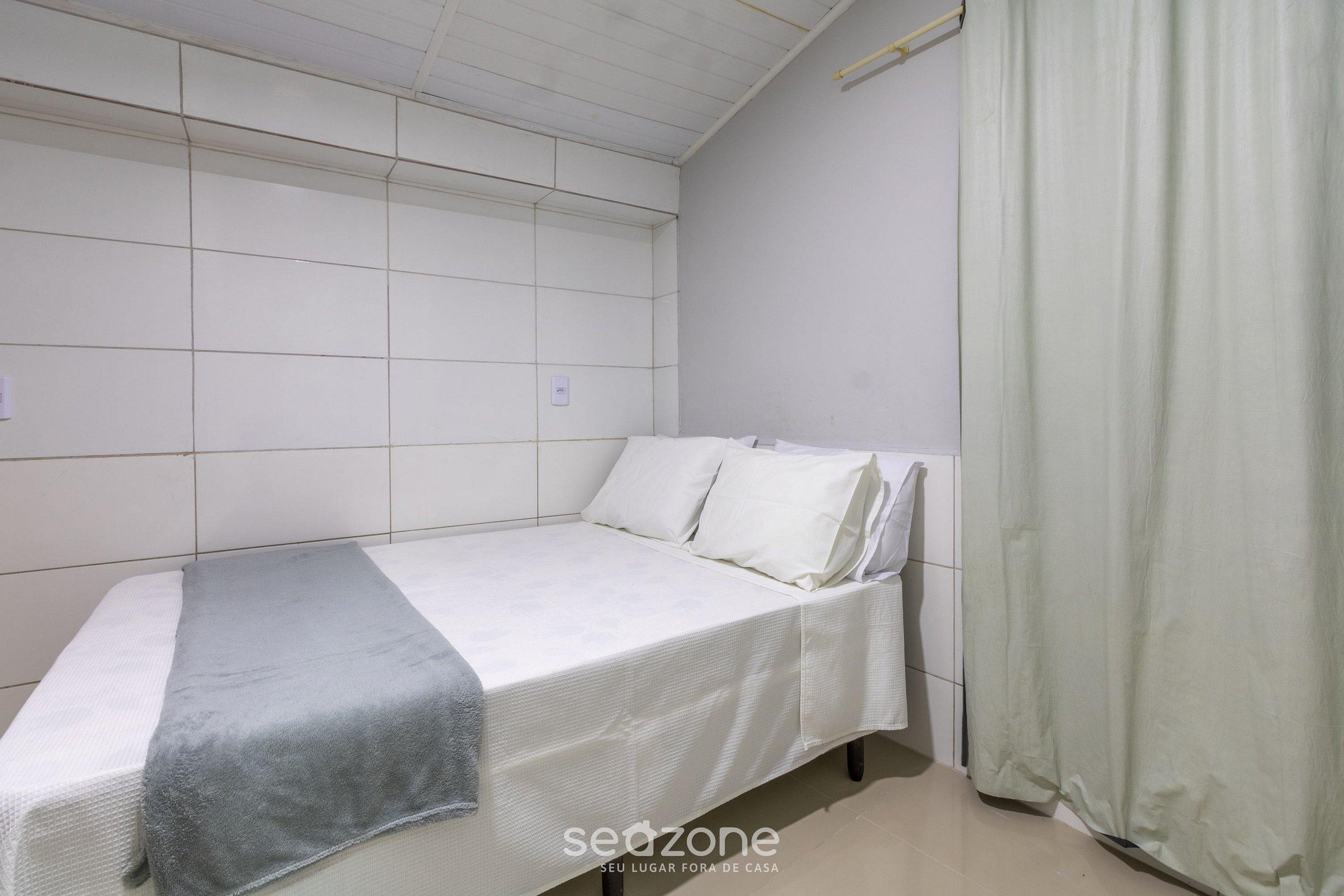 image-housing-carousel