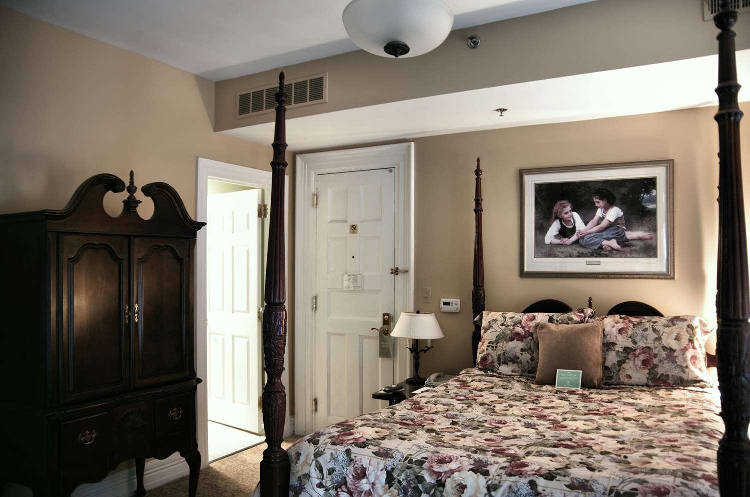 image-housing-carousel