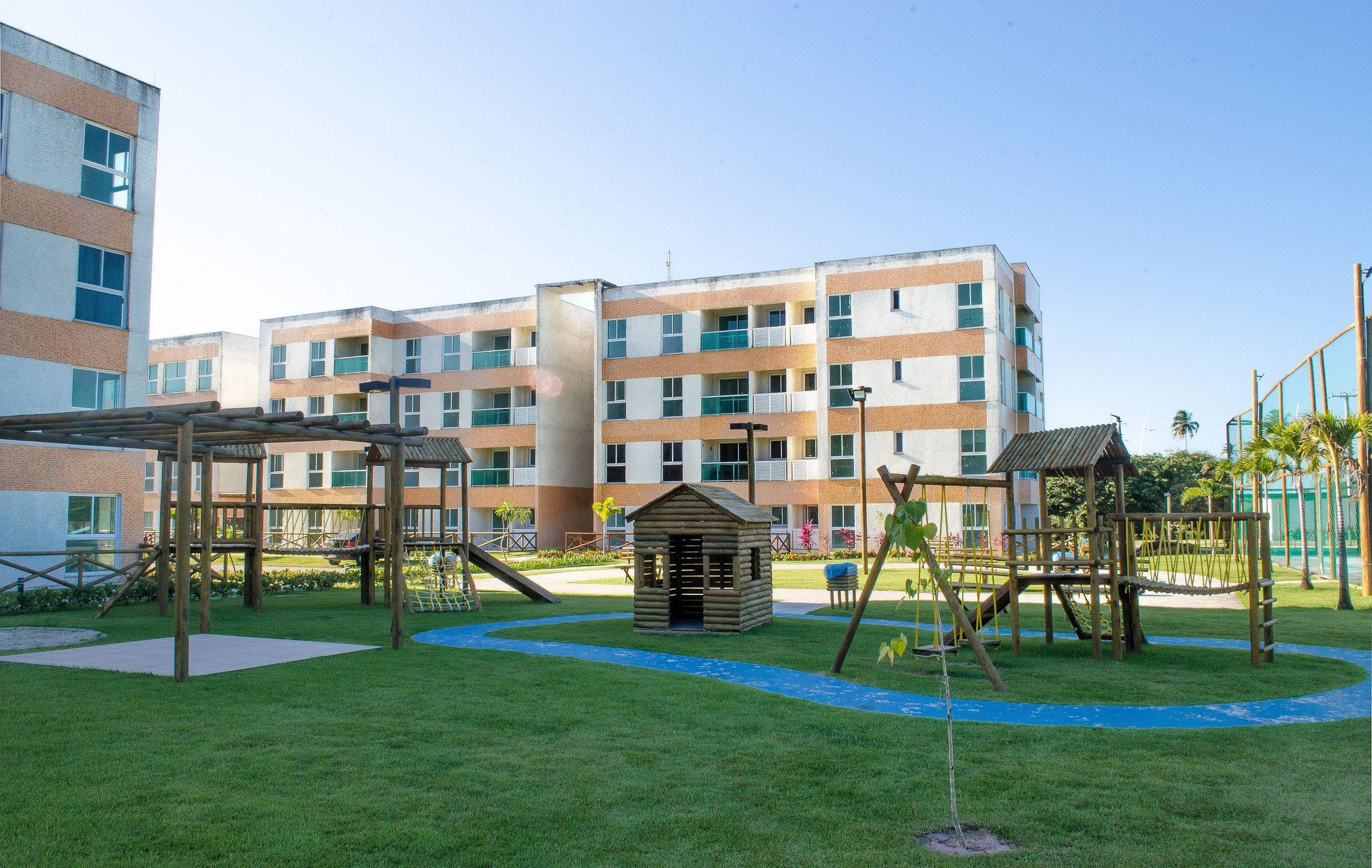 image-housing-carousel