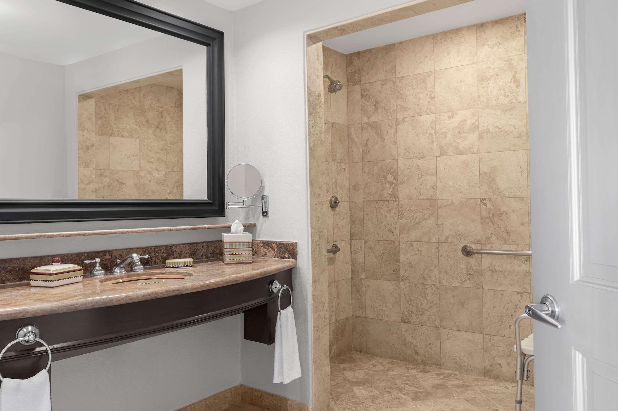 Habitación Deluxe, 2 camas Queen size, con acceso para personas discapacitadas, vista al océano