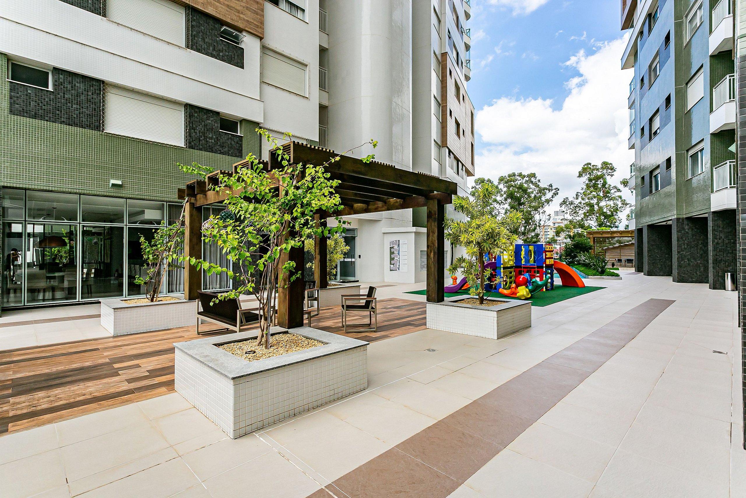image-housing-carousel