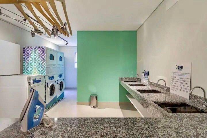 image-housing-carousel