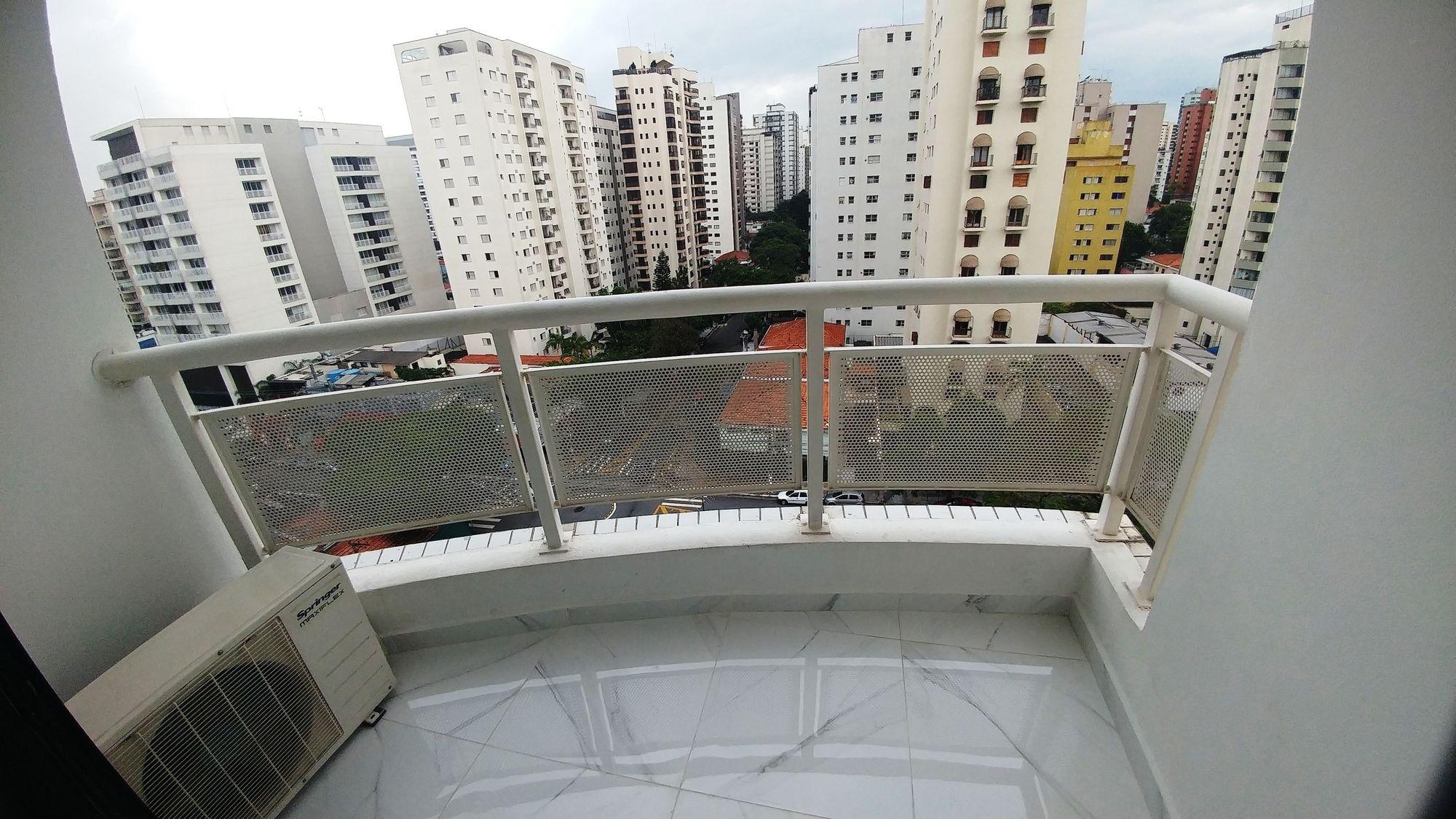 image-housing-carousel