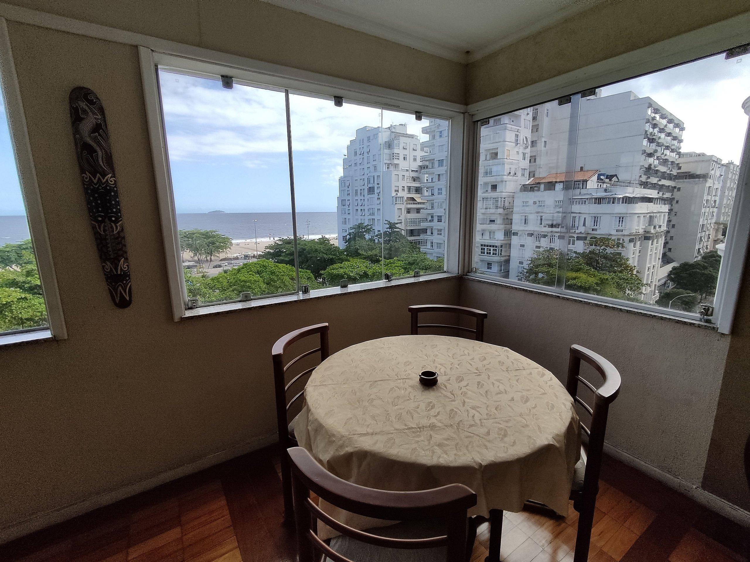 image-housing-carousel