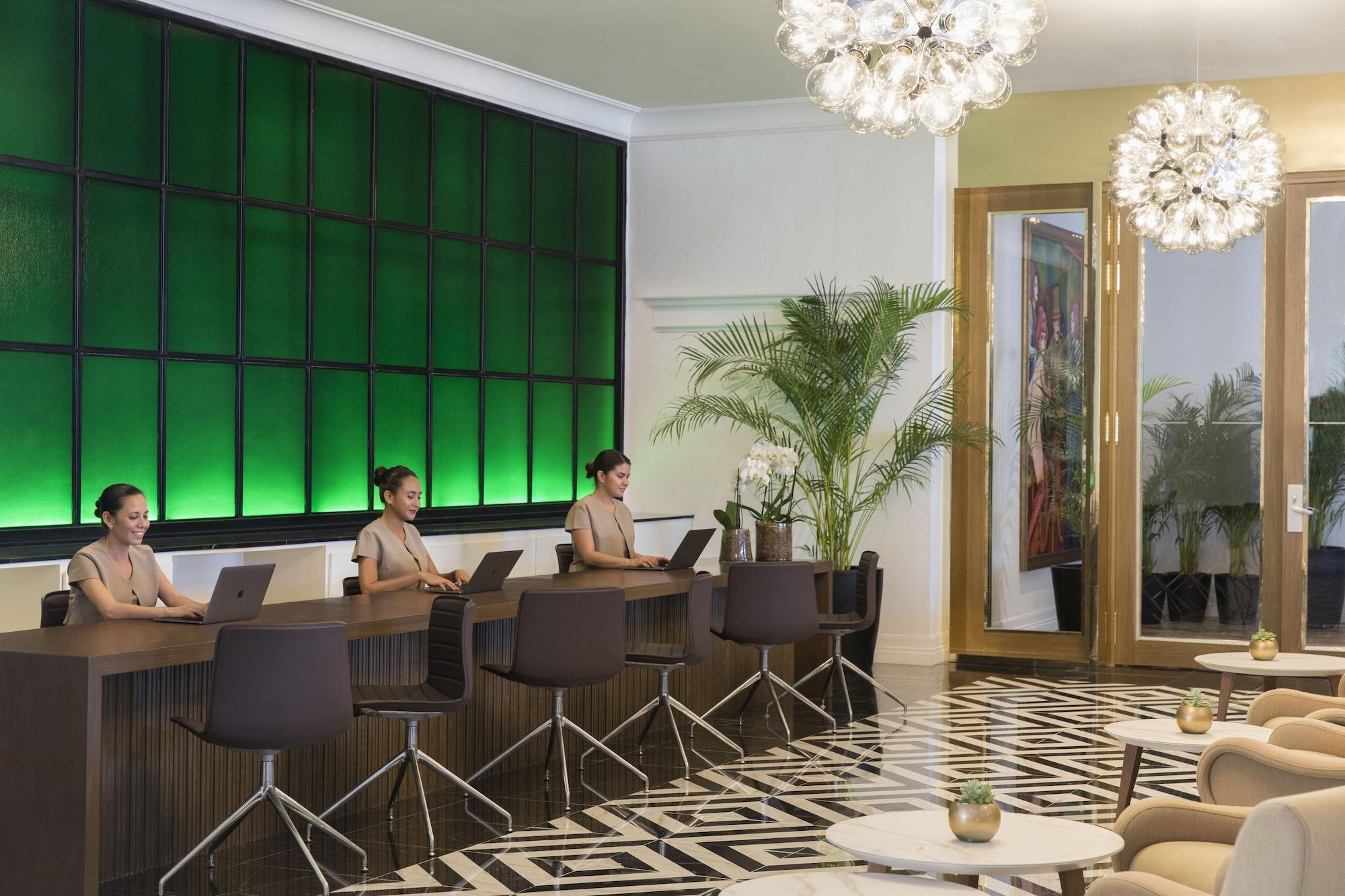 Excellence Club Junior Swim Up Suite Pool View