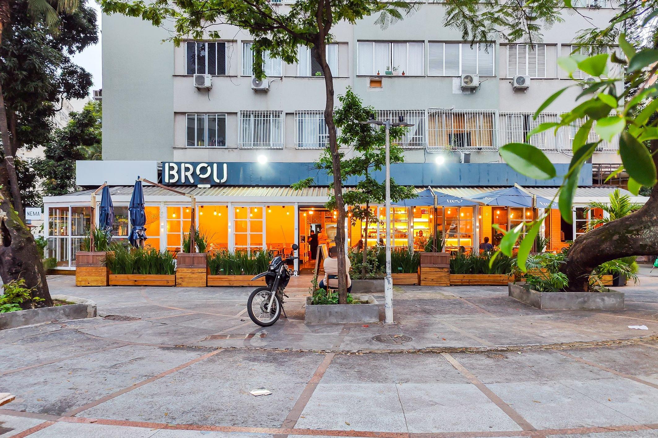 image-housing-carousel
