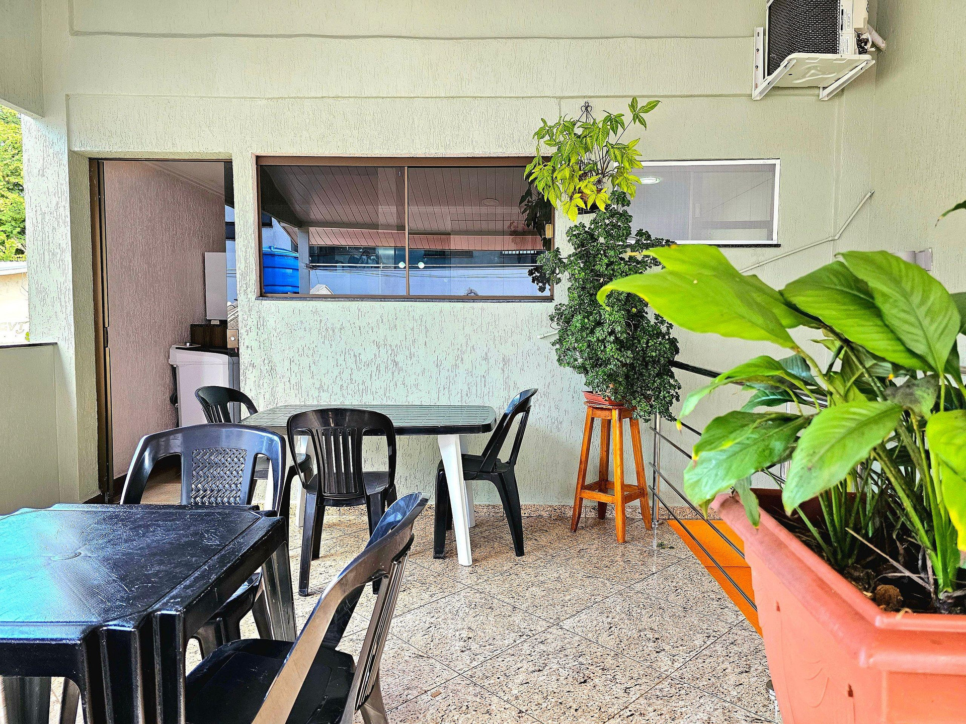 image-housing-carousel