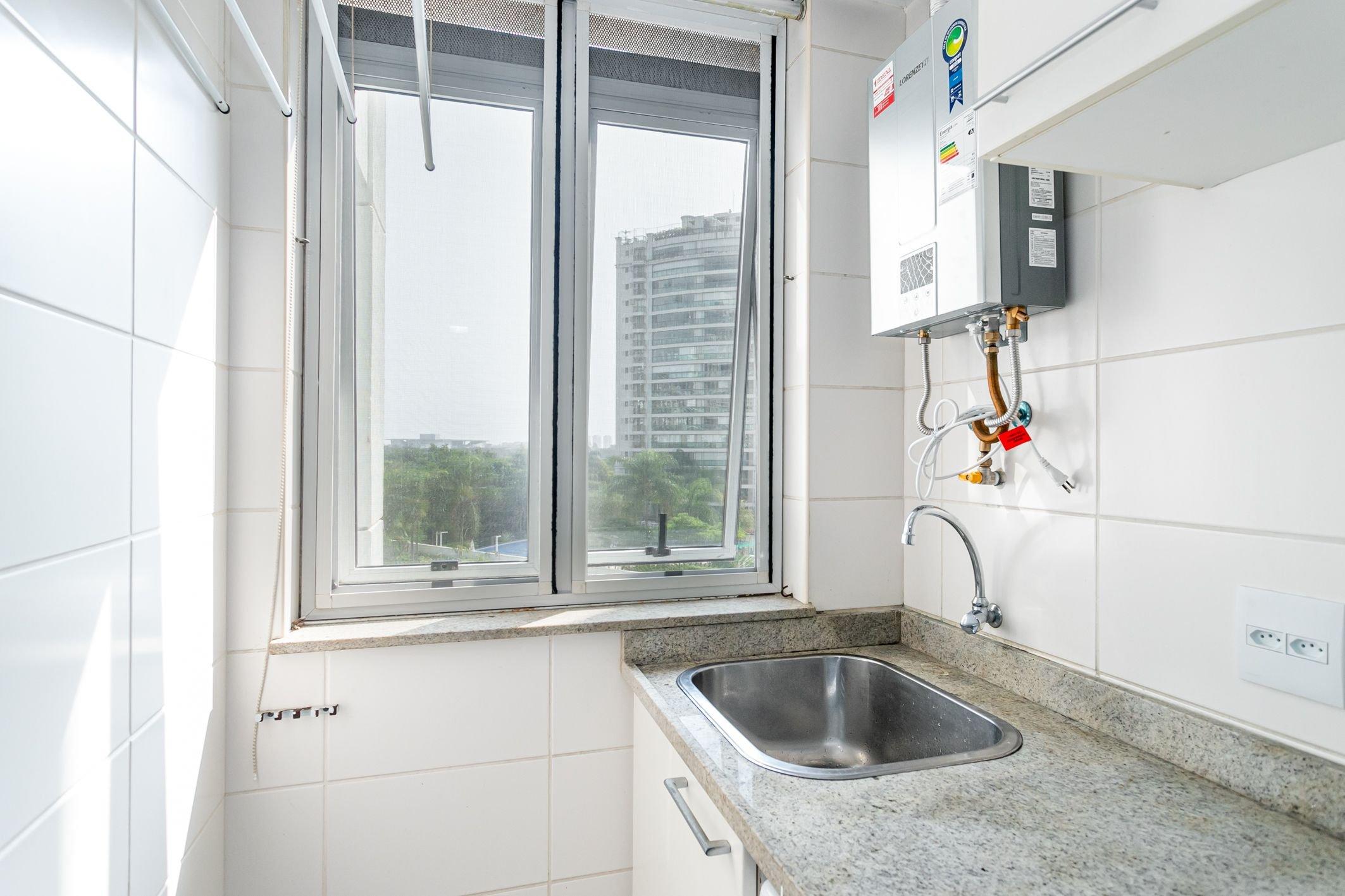 image-housing-carousel