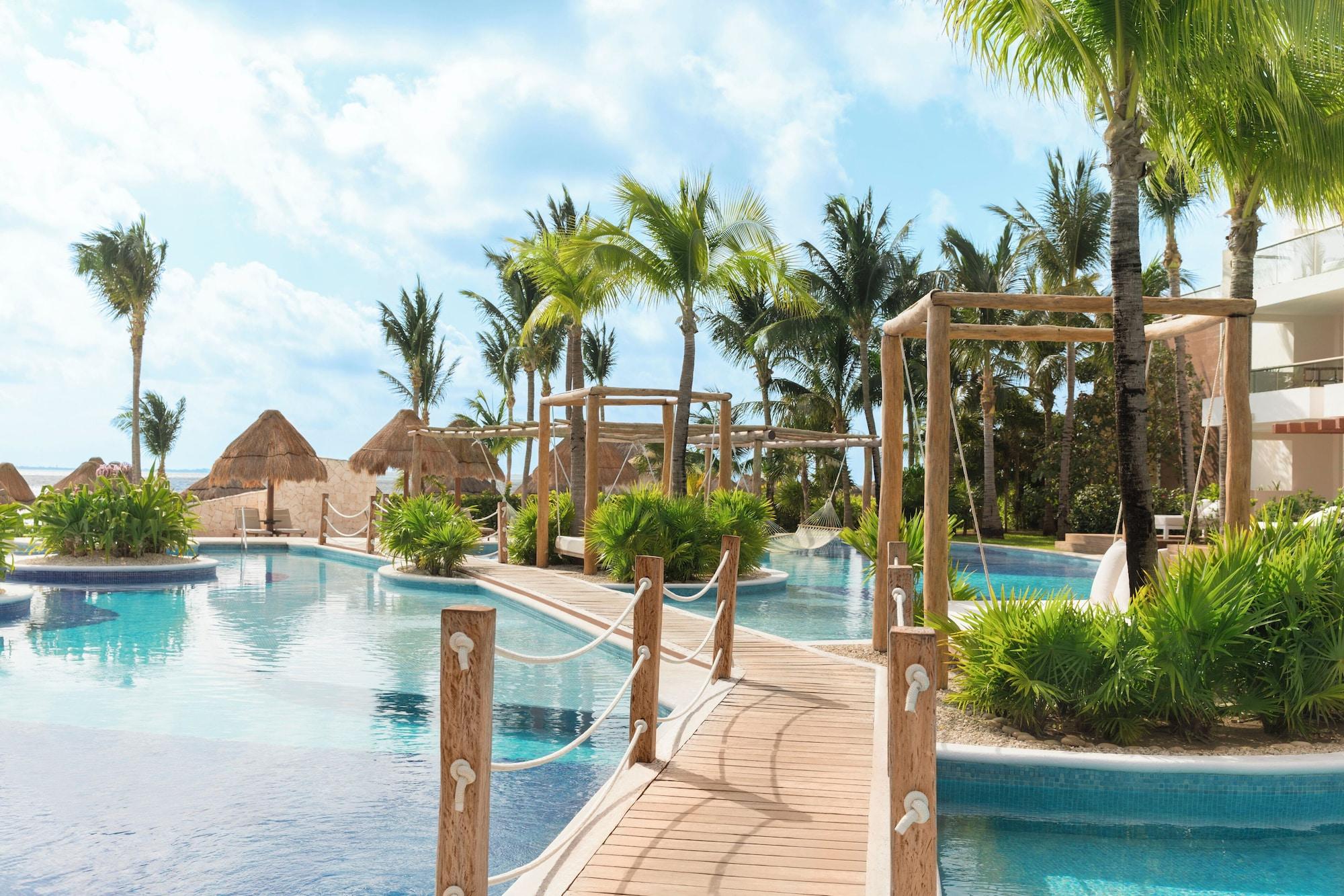 Junior Suite Spa or Pool View