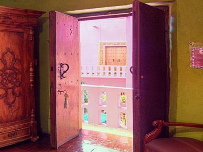image-housing-carousel