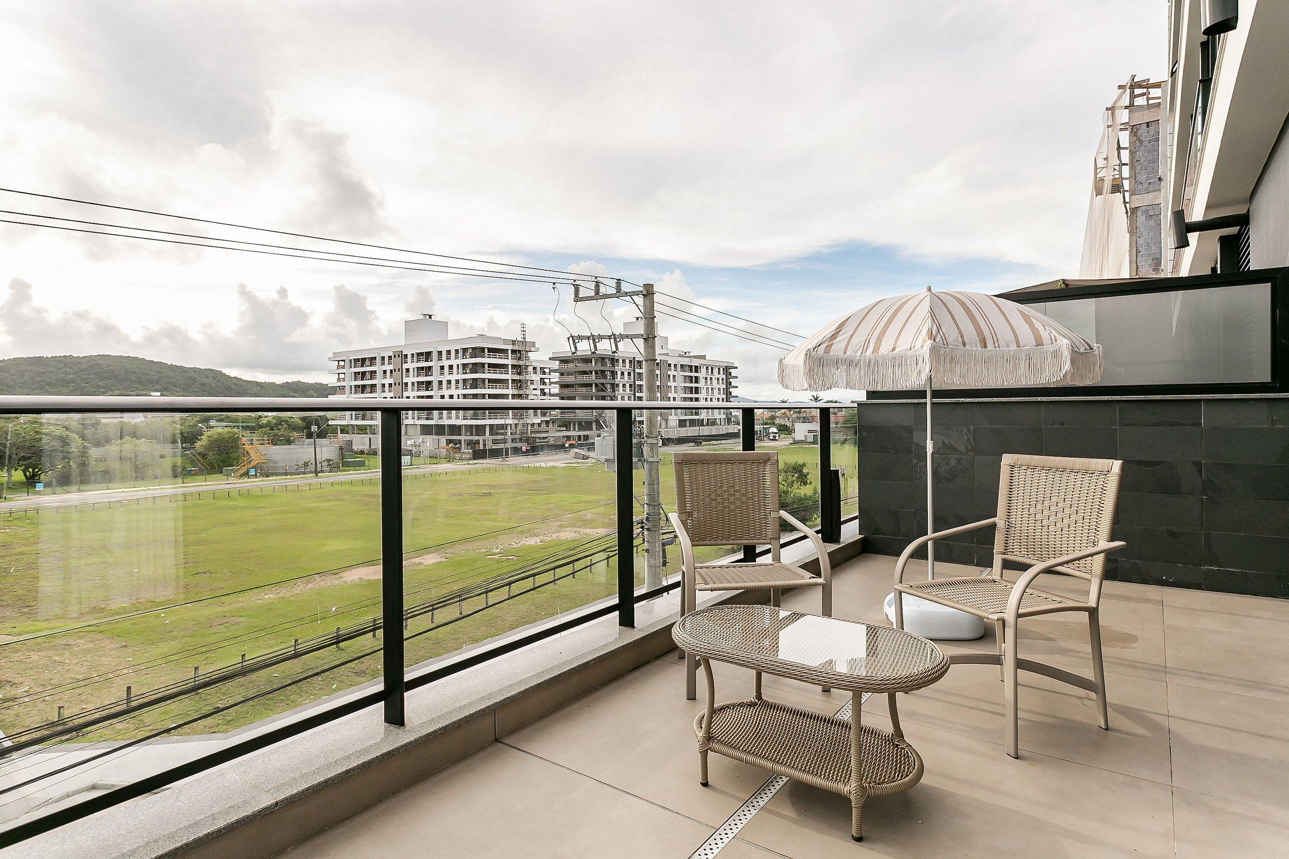 image-housing-carousel