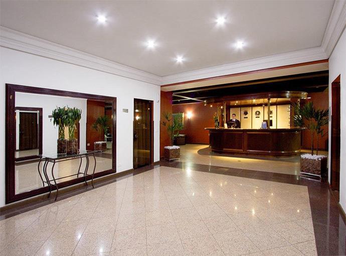 image-housing-carousel