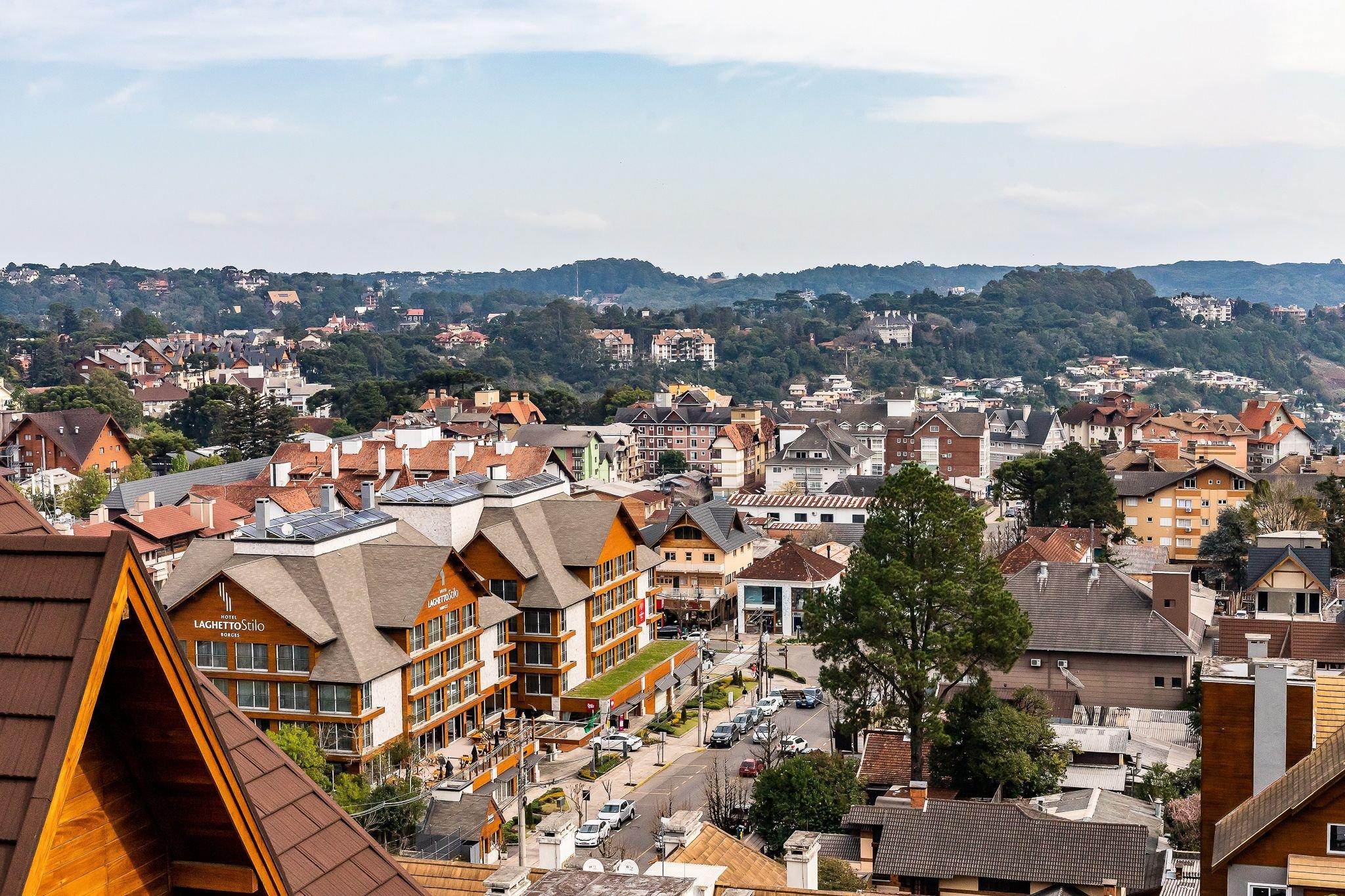 image-housing-carousel