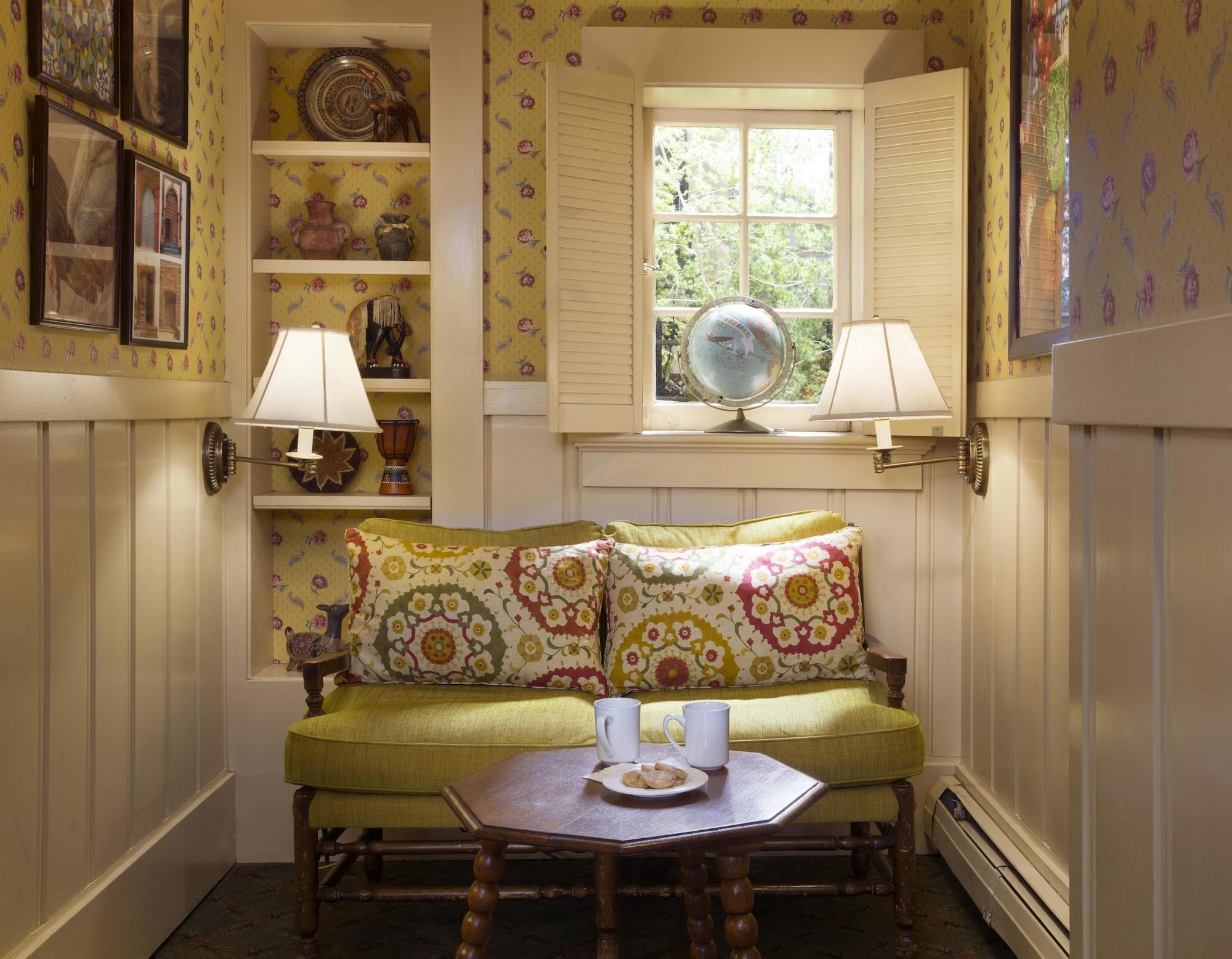 image-housing-carousel