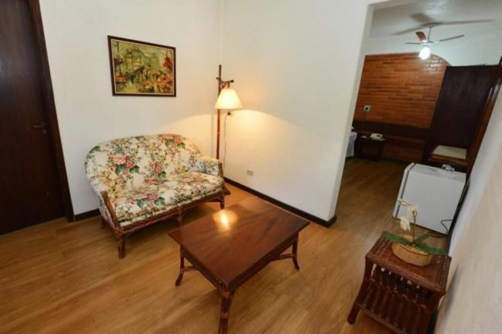 image-housing-carousel