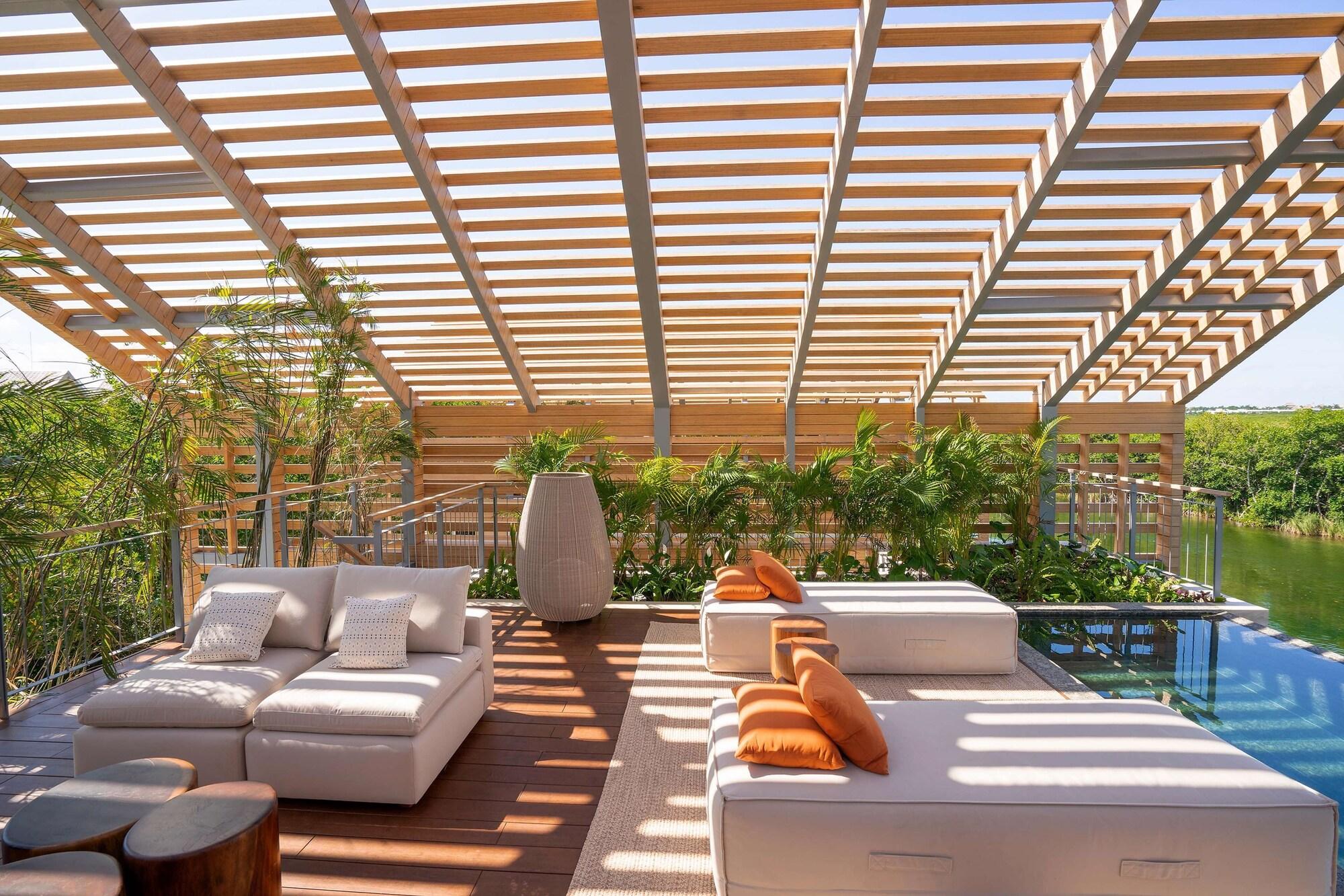 Lagoon & Sunset Rooftop Pool Villa